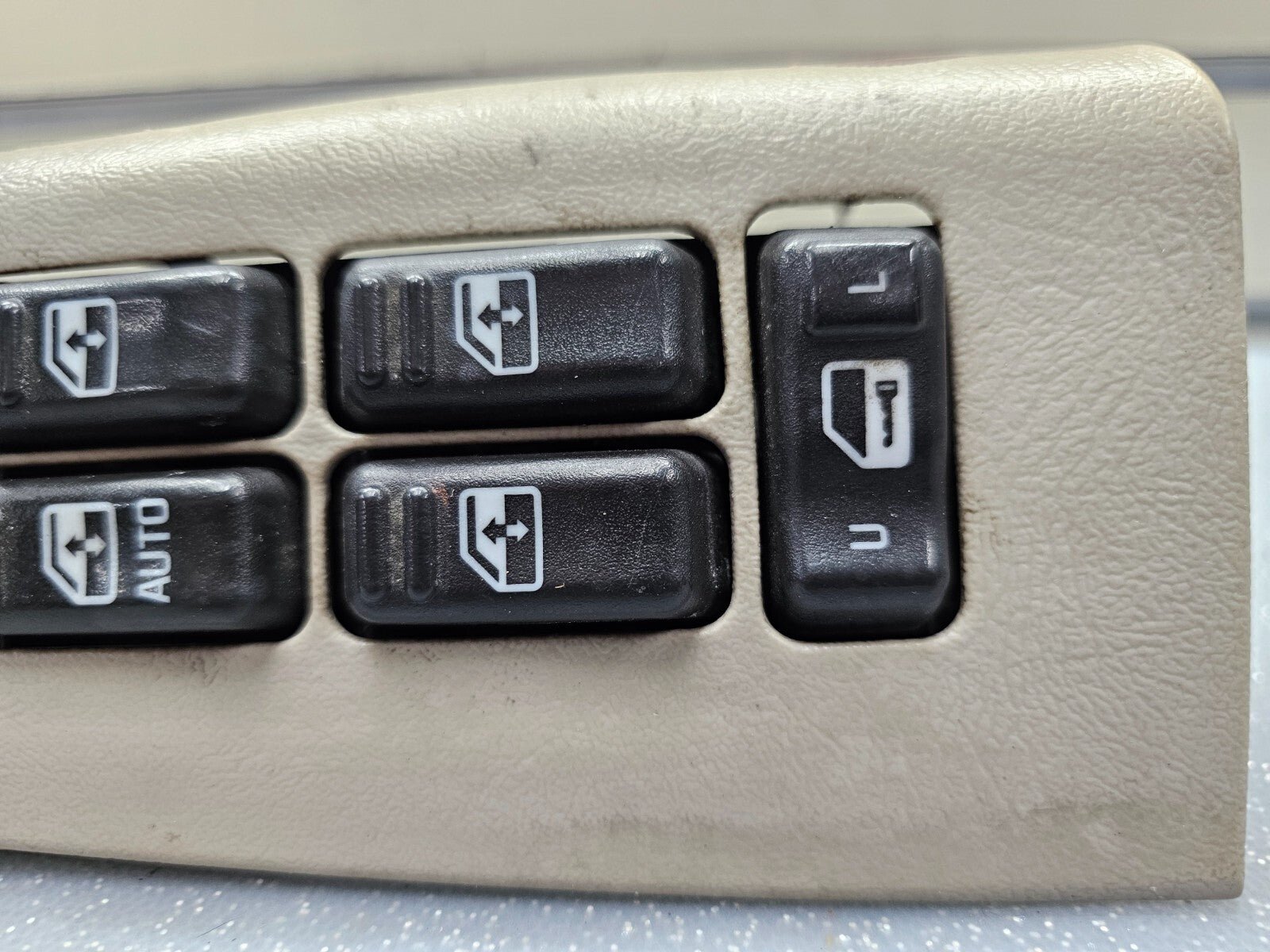 🔥99-02 Tahoe Suburban Yukon Left Driver Master Power Window Switch Assembly TAN