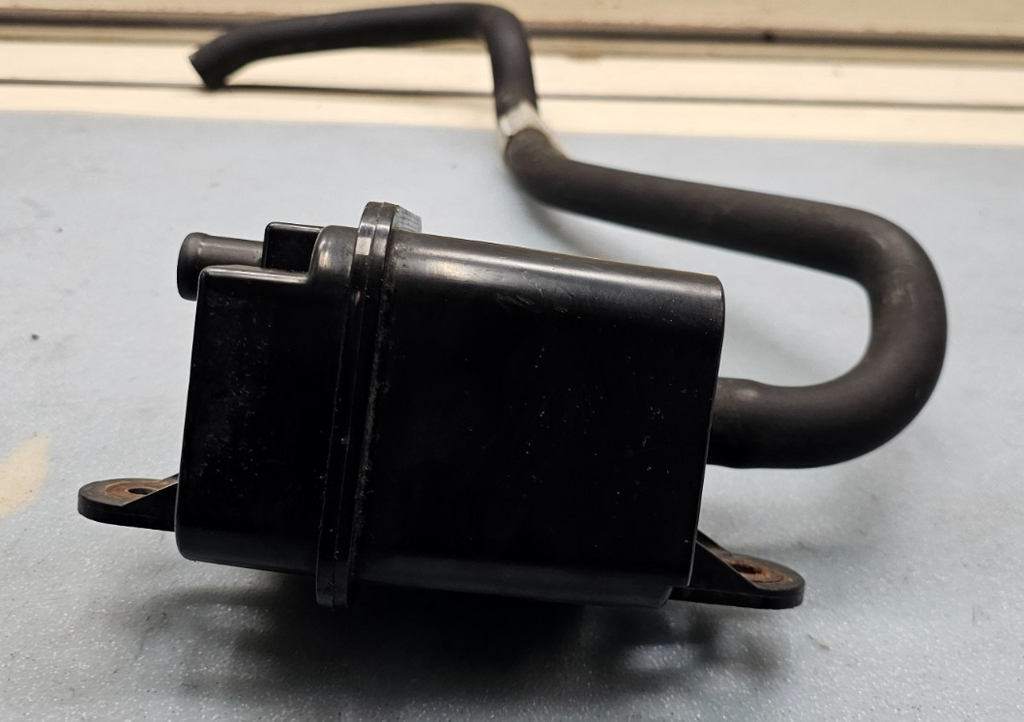 🔥98-02 ACCORD 4 CYLINDER FUEL VAPOR CHARCOAL EVAP EMMISION CANISTER ASSEMBLY