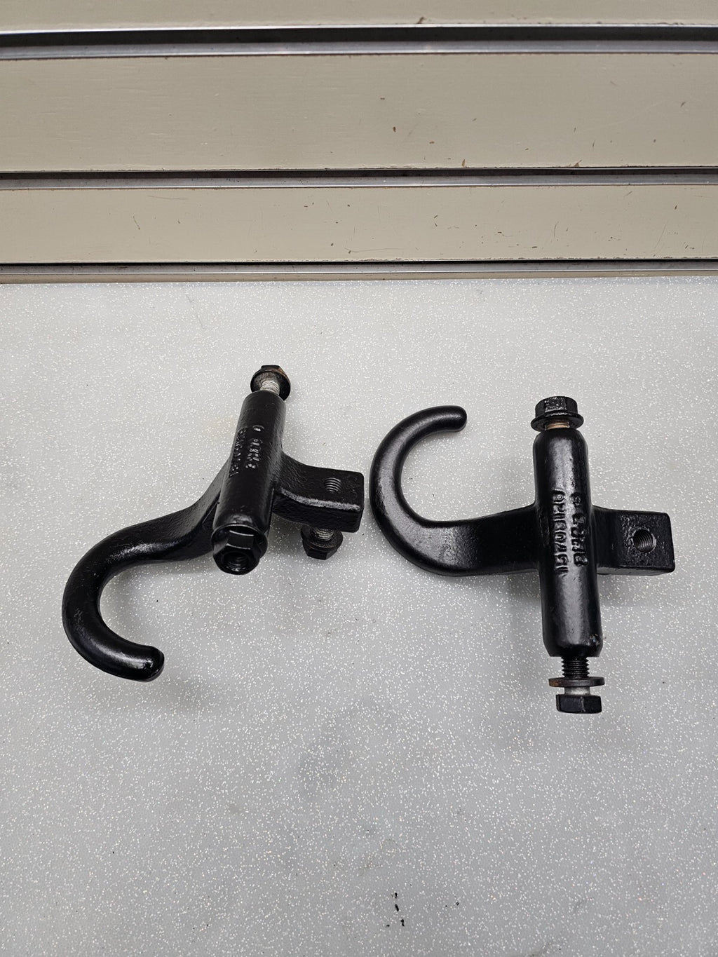 🔥 1999-2006 Chevrolet Silverado Tahoe GMC Yukon Sierra Front Tow Hooks Set OEM