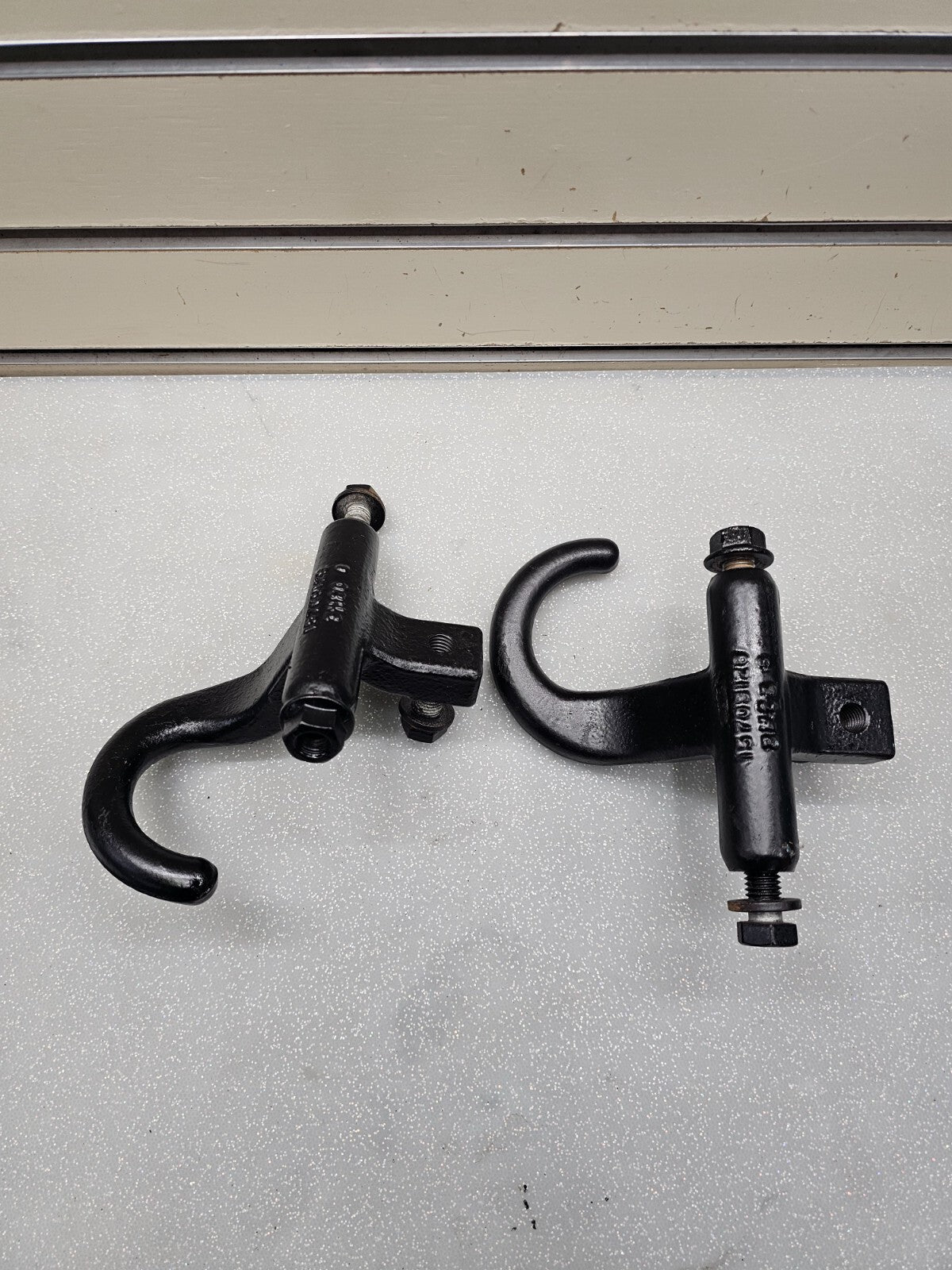 🔥 1999-2006 Chevrolet Silverado Tahoe GMC Yukon Sierra Front Tow Hooks Set OEM