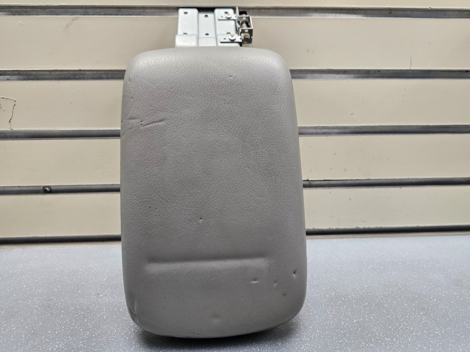 09-13 Subaru Forester Center Console Sliding Armrest Lid Assembly Light Gray OEM
