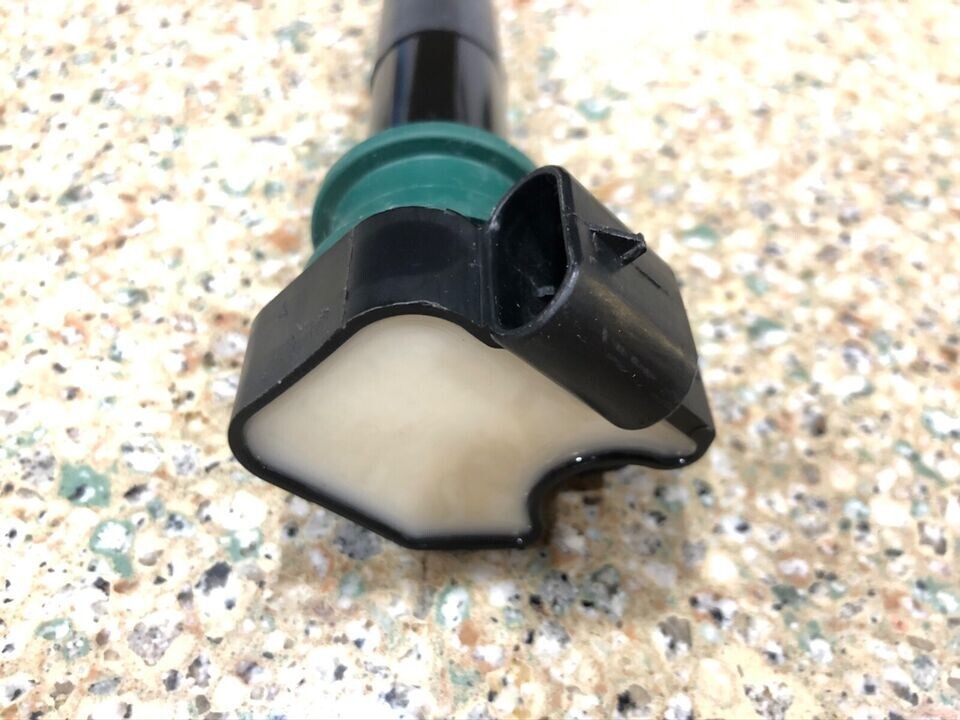 04-05 Cadillac Deville DTS DHS STS SLS Front NORTHSTAR Ignition White Top Coil