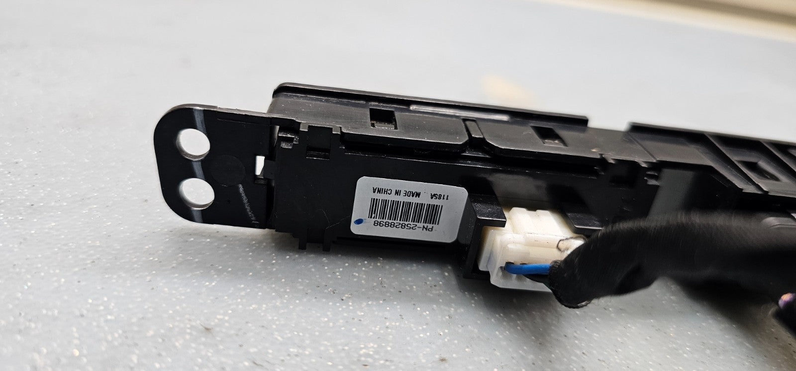 🔥06-24 Acadia Savana Sierra Hazard Light Control Switch Restraint Module PANEL