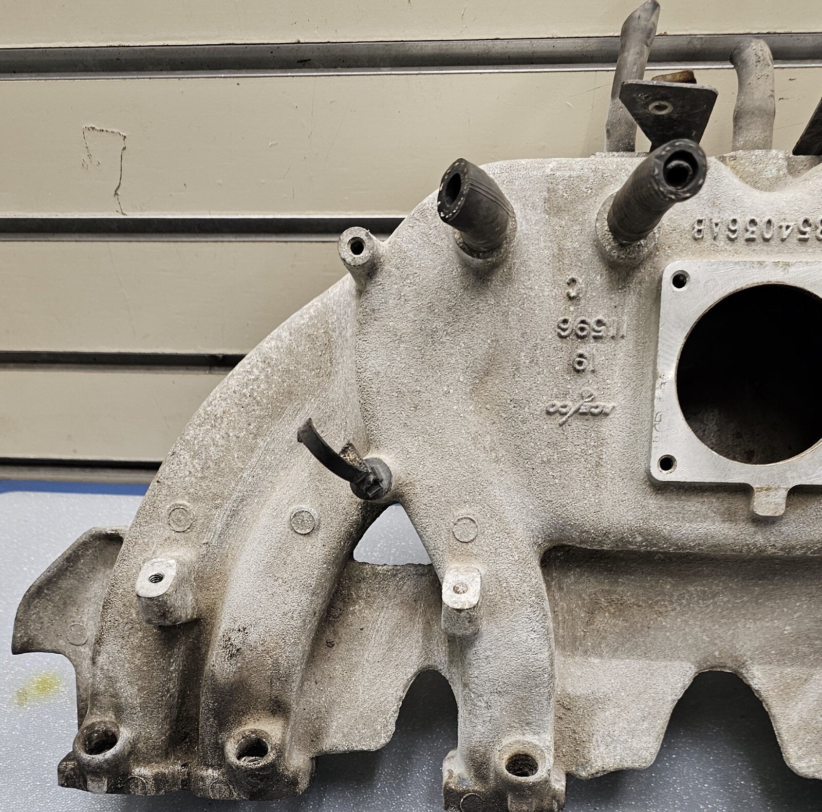 91-06 Jeep Cherokee Wrangler TJ 4.0 High Output Plenum Bare Intake Manifold OEM