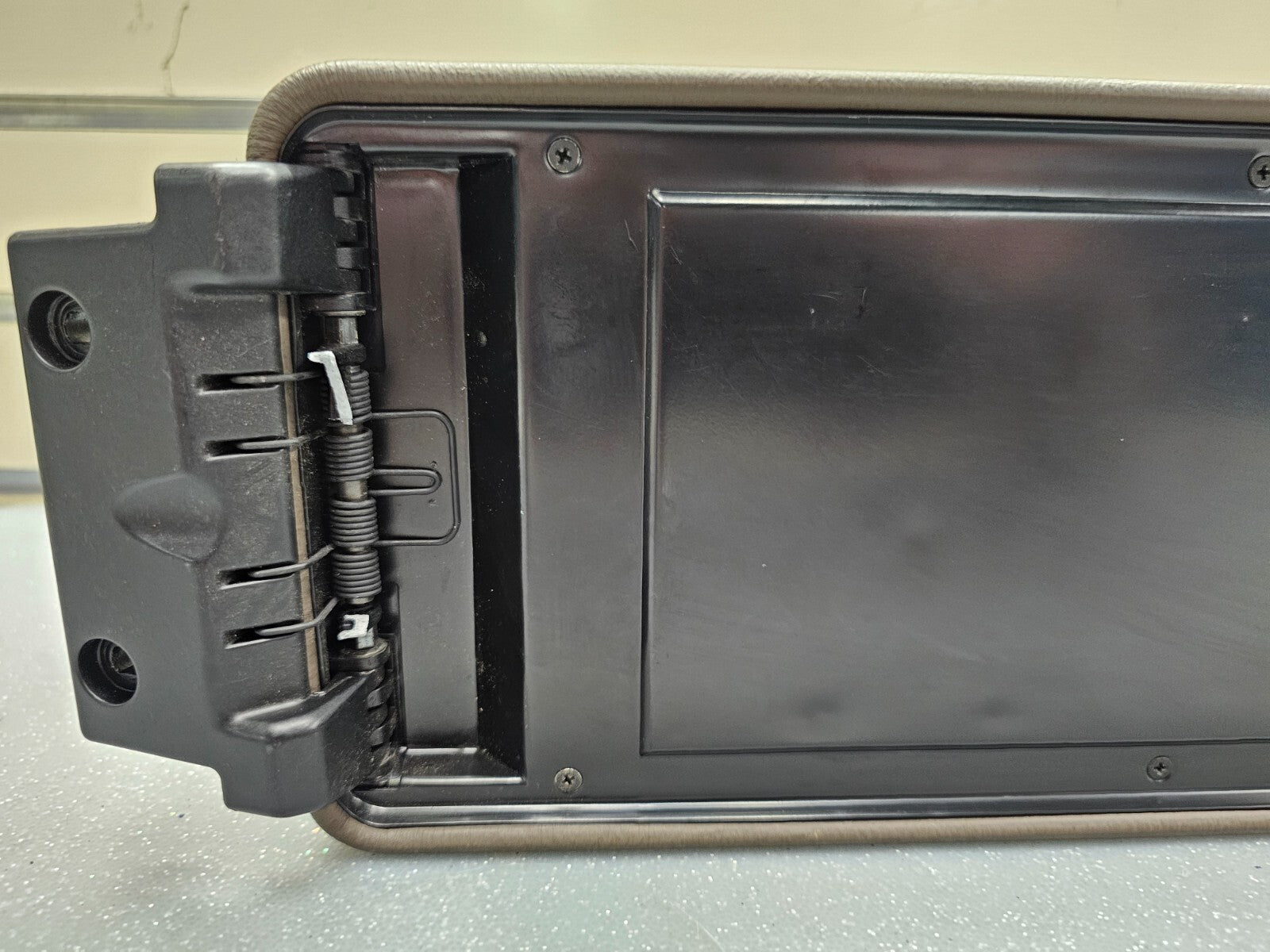 🔥94-00 Mercedes W202 C220 C280 Center Console Storage Lid Armrest Assembly Tan