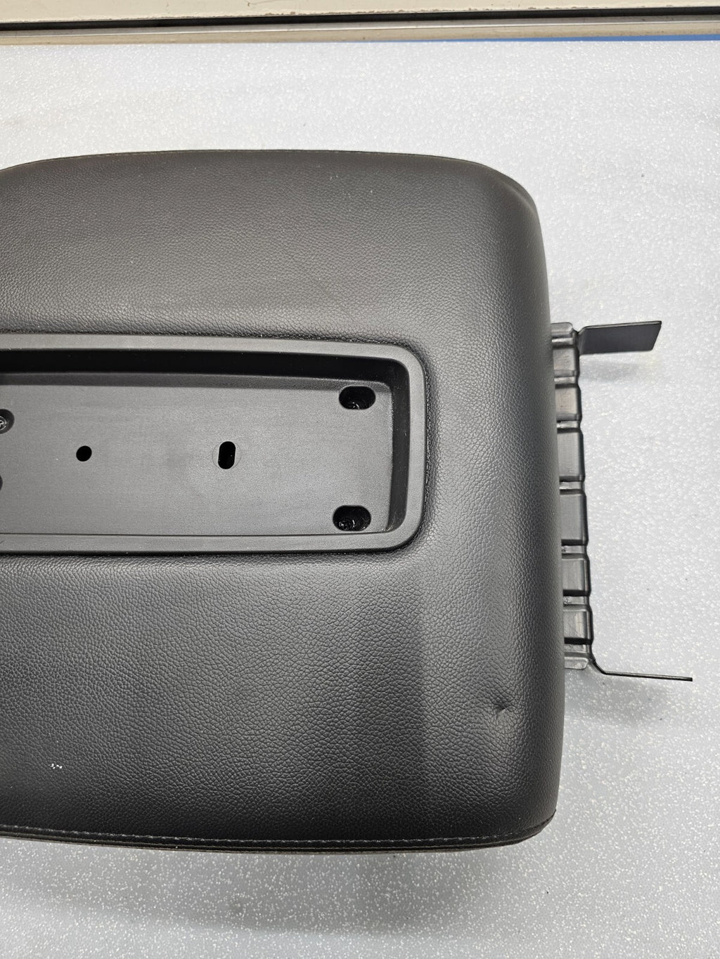 🔥07-13 Tahoe Suburban Yukon Leather Console Lid Armrest Cover Top Pad Black JS5