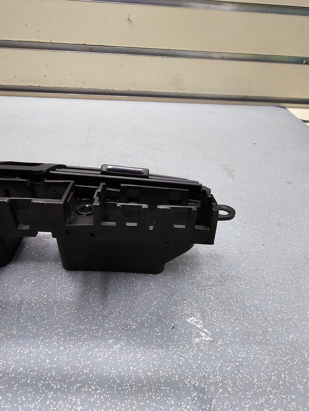 🔥05-06 Chevrolet Equinox Pontiac Torrent Front Dash Hazard AC Air Vent Grill