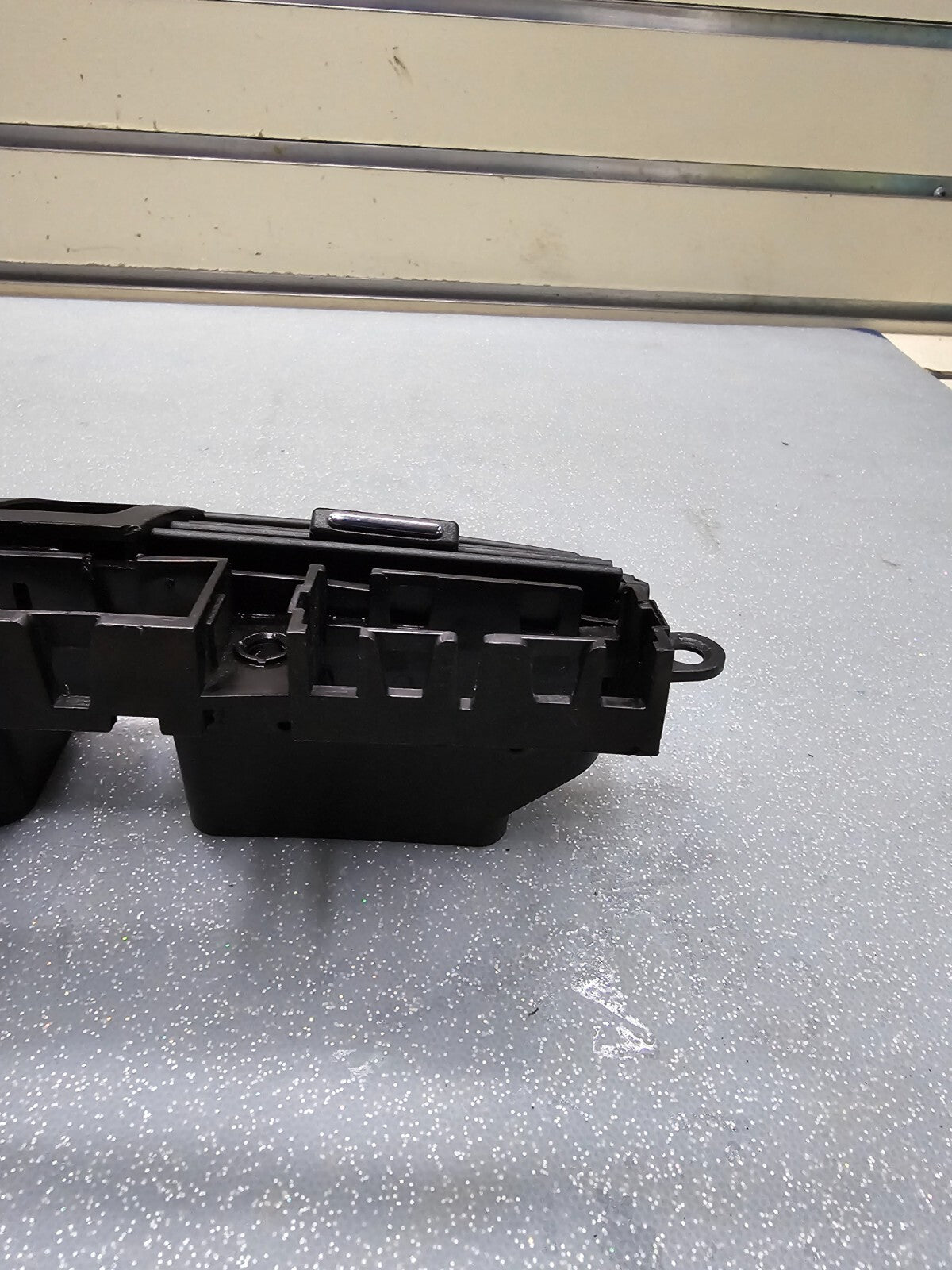 🔥05-06 Chevrolet Equinox Pontiac Torrent Front Dash Hazard AC Air Vent Grill