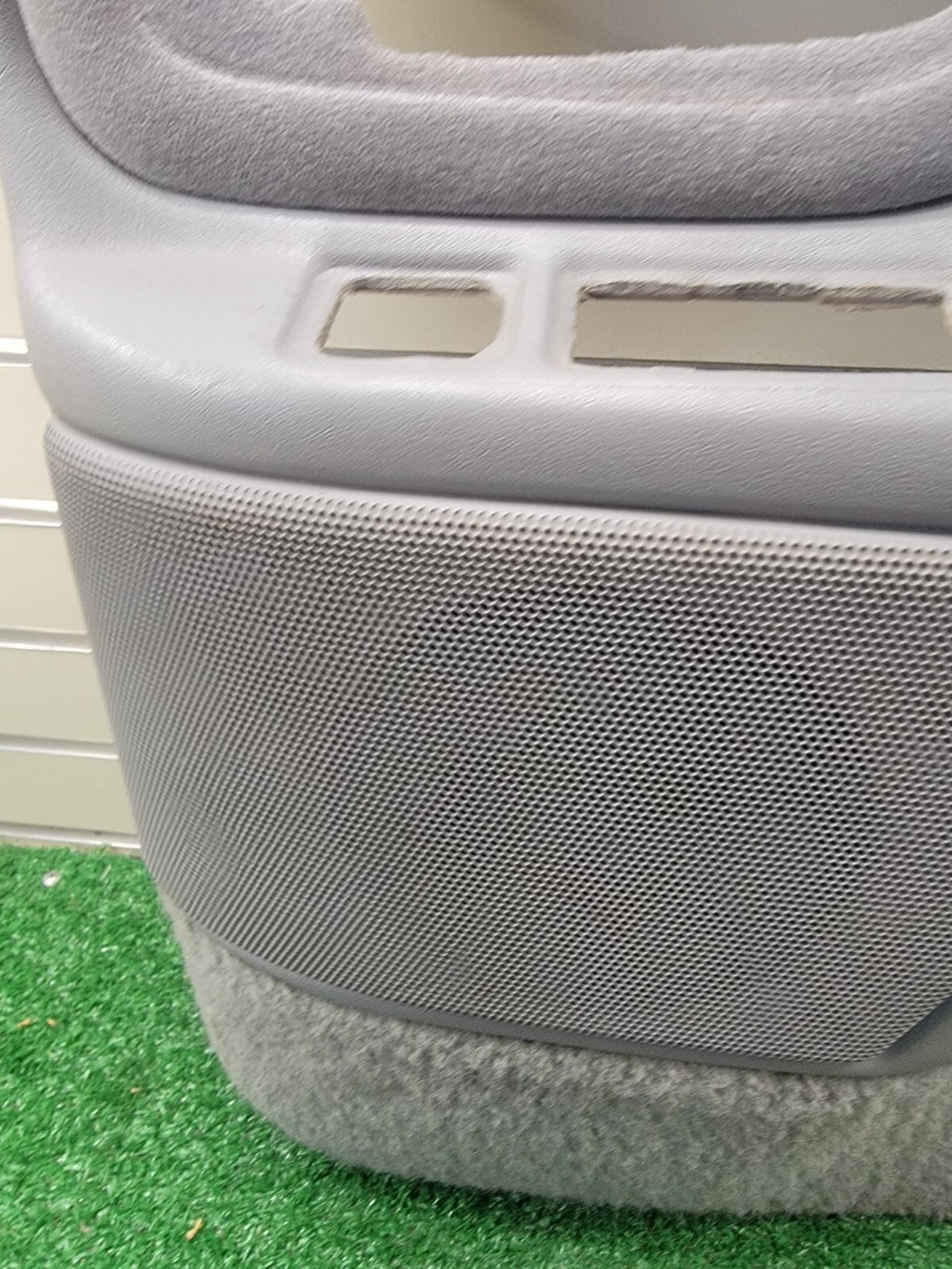 🔥95-99 Chevy GMC Silverado escalade DOOR PANEL Rear RIGHT Auto LIGHT GRAY D2