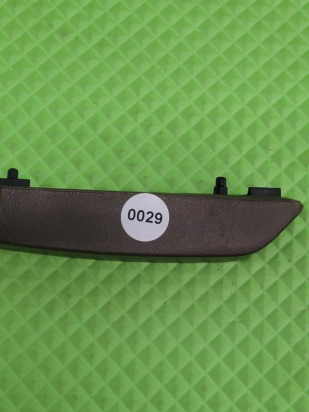1988-1994 GMC Chevy 1500 2500 3500 OEM right SIDE LOWER DASH "L" TRIM TAN