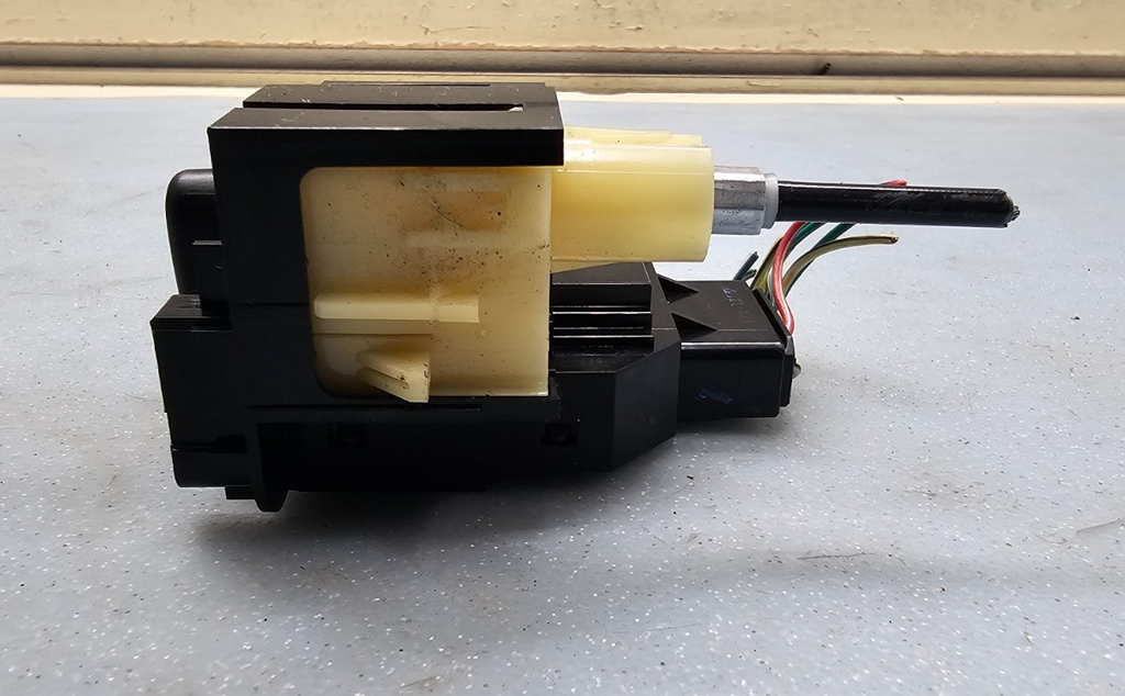 🔥2003–2008 Pontiac Vibe OEM Dash Bezel w/ A/C Hazard Defrost Switches BLACK