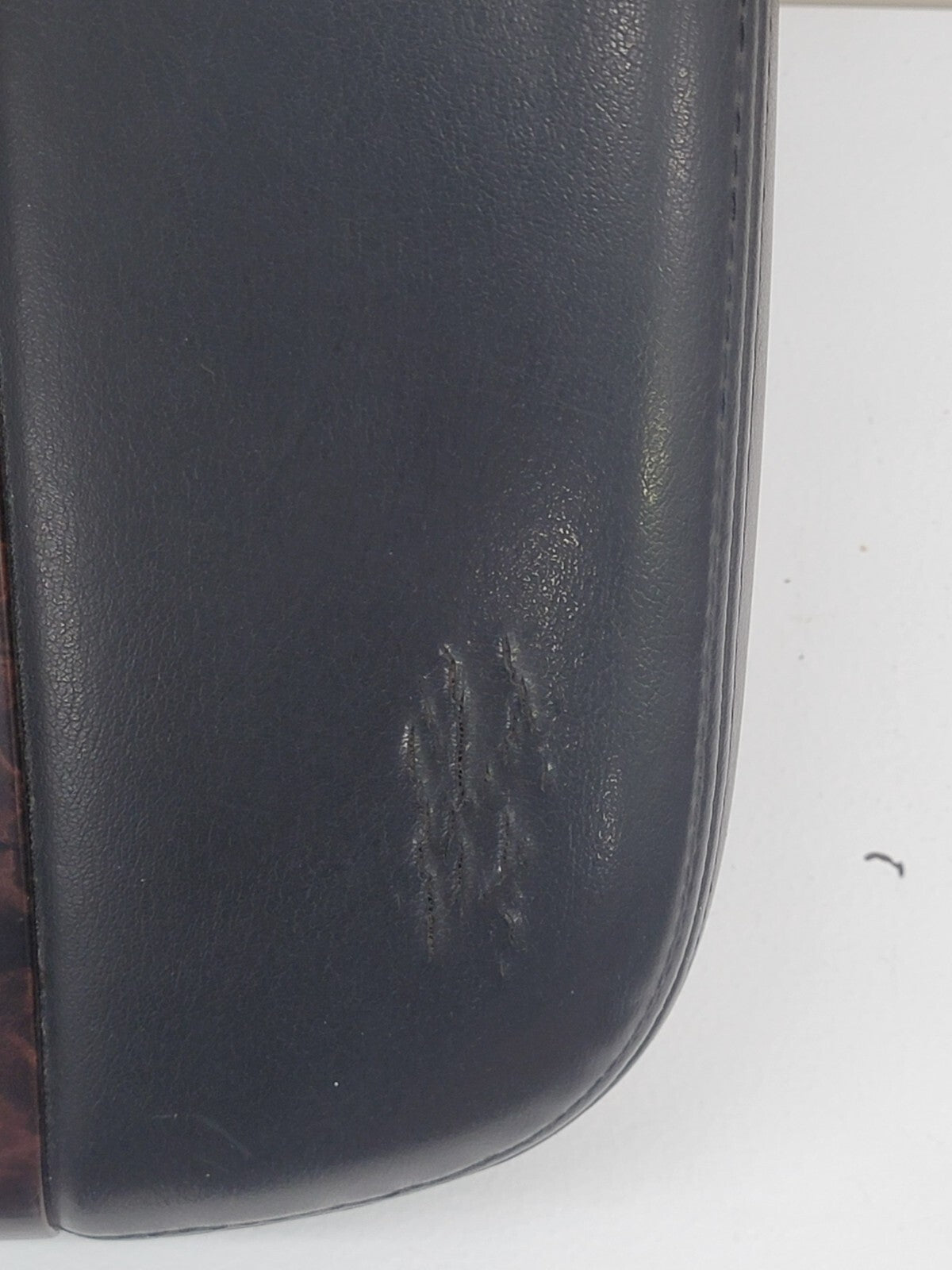 🔥07-14 Silverado Sierra Center Console Armrest Lid Leather Cover Assembly black