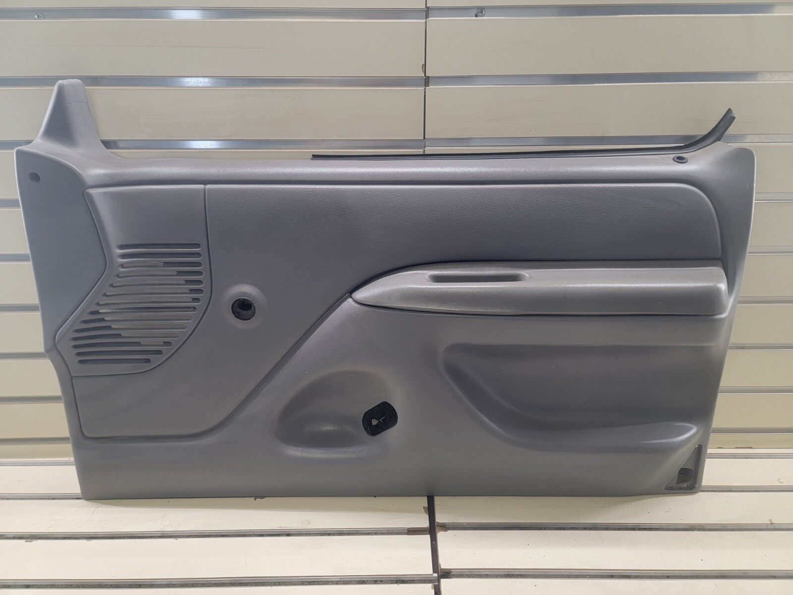 92-96 Ford F150 F250 BRONCO Door Panel Front right passenger 1/2 manual gray D18