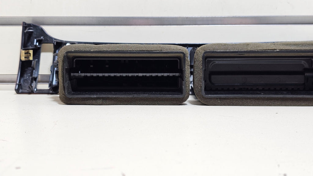 🔥07-13 Suburban TAHOE YUKON Dash Radio Bezel Trim RIGHT Panel w/ Vent WOOD B36