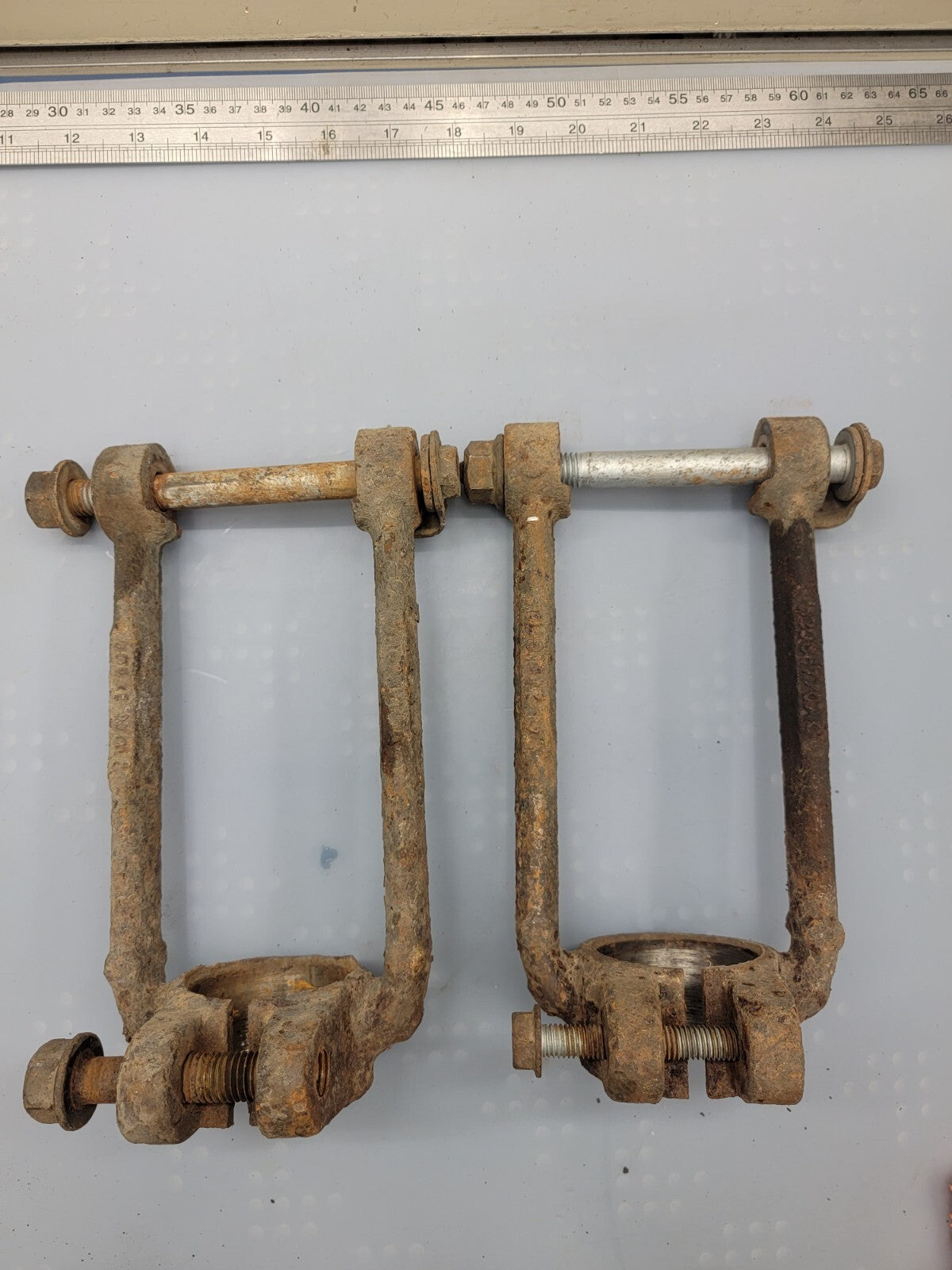 05-10 Jeep GrandCherokee Commander LH RH Set Pair Clevis Strut Fork OEM/JC