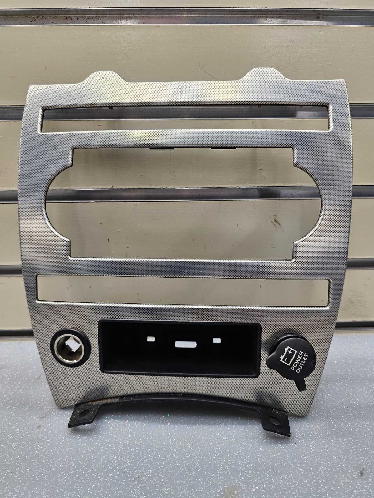 🔥05-07 JEEP GRAND CHEROKEE DASH PANEL RADIO SURROUND TRIM BEZEL Silver OEM B70