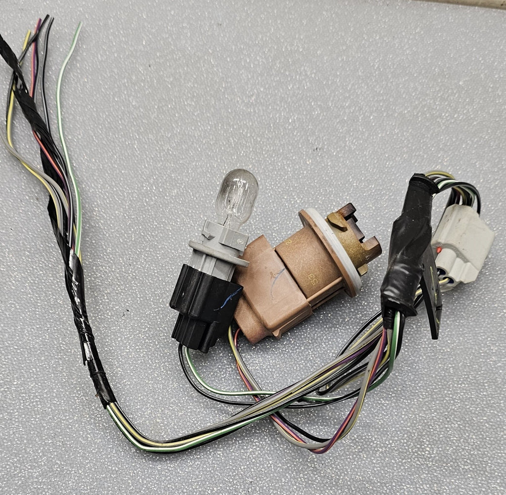 🔥08-11 FORD FOCUS HEADLIGHT BULB SOCKET PLUG CONNECTOR WIRING HARNESS PIGTAIL