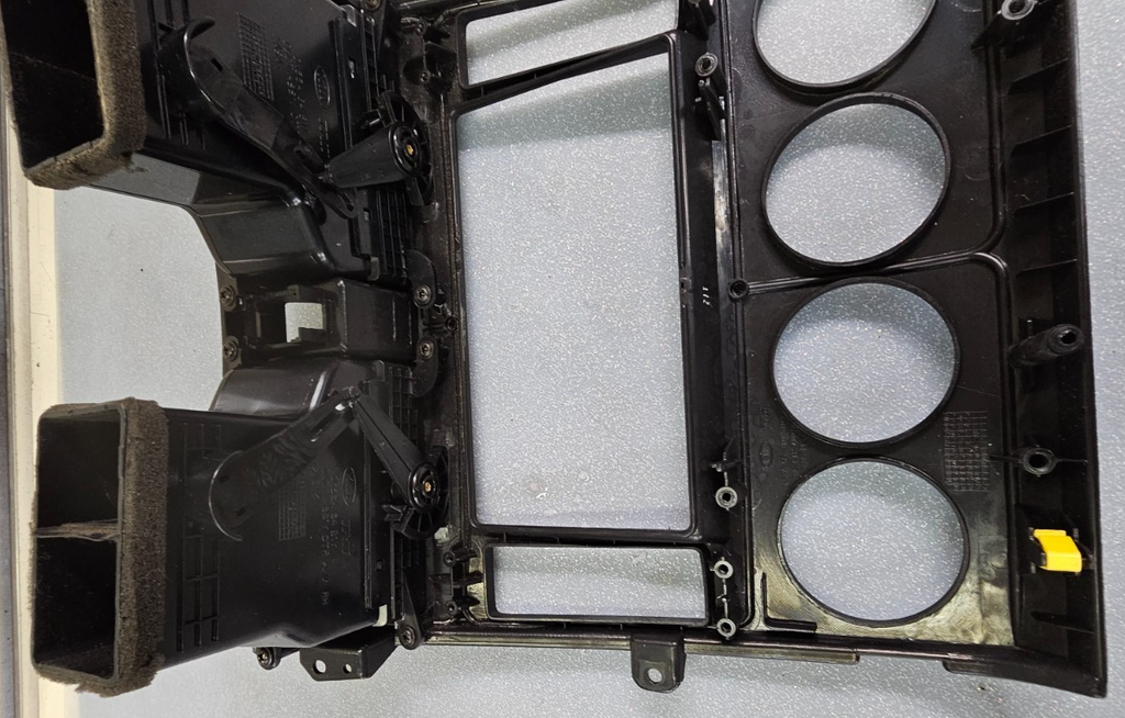 🔥02-05 Kia Sedona Center Console Climate Control Radio Bezel W/Vents Black
