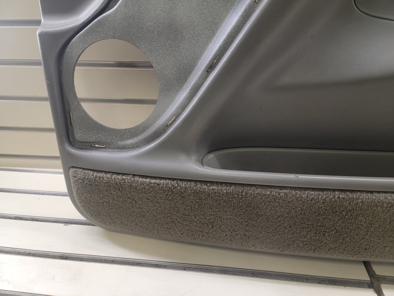🔥2003-2006 Chevy Silverado SIERRA Door Panel Front right passenger gray D5