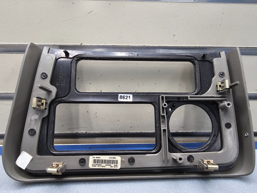 02-06 Cadillac Escalade Radio Dash Trim Bezel with Clock 15072628 gray/woodgrain
