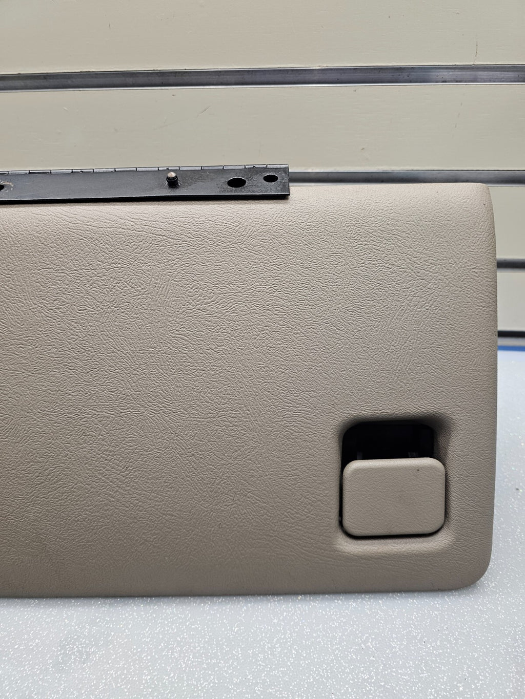 🔥99-06 Chevy SILVERADO SIERRA Dash GLOVE BOX Storage Compartment Door TAN G3