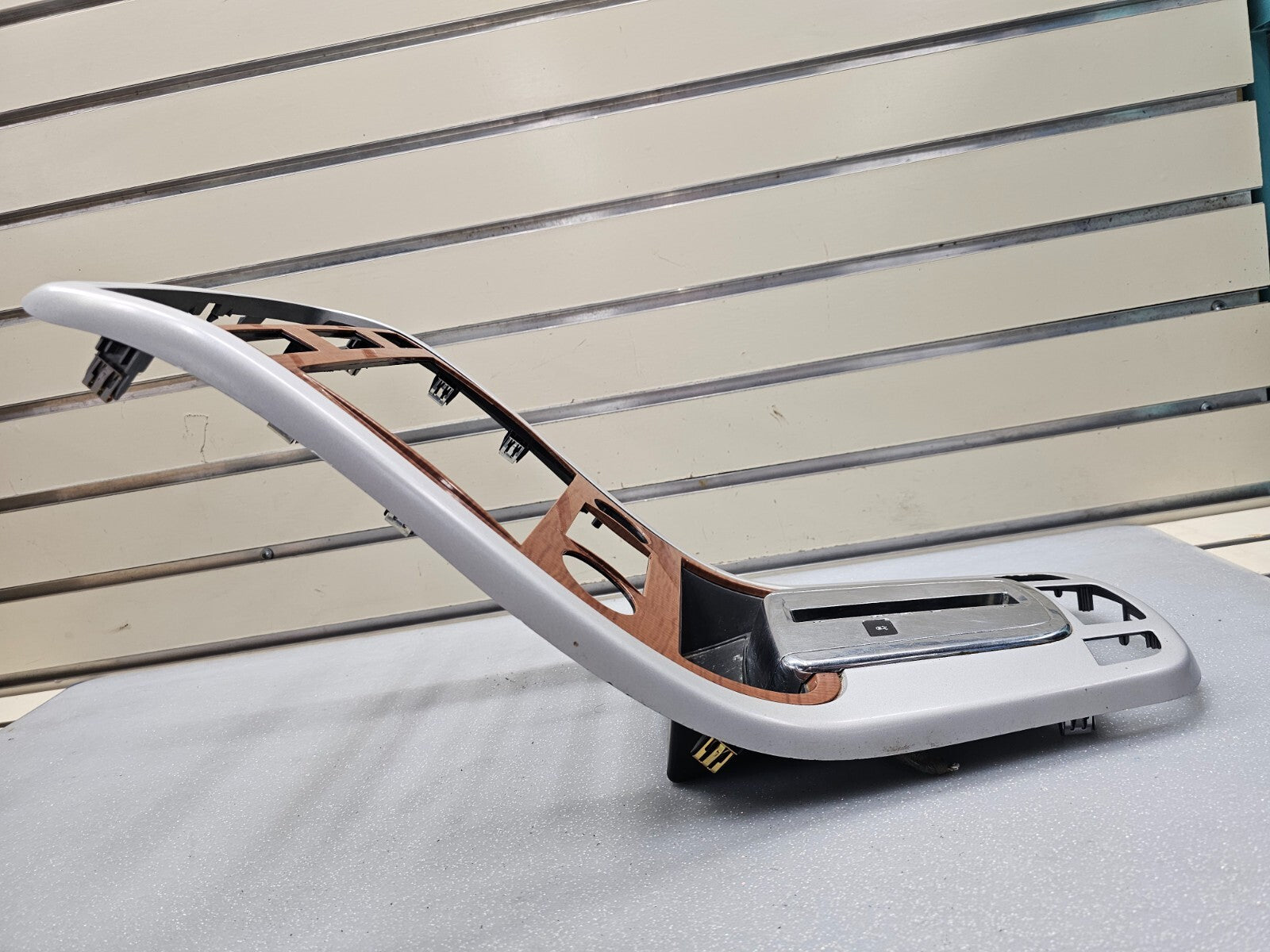 🔥07-09 Equinox Center Dash Radio Climate Surround Bezel Trim SILVER/WOOD B43