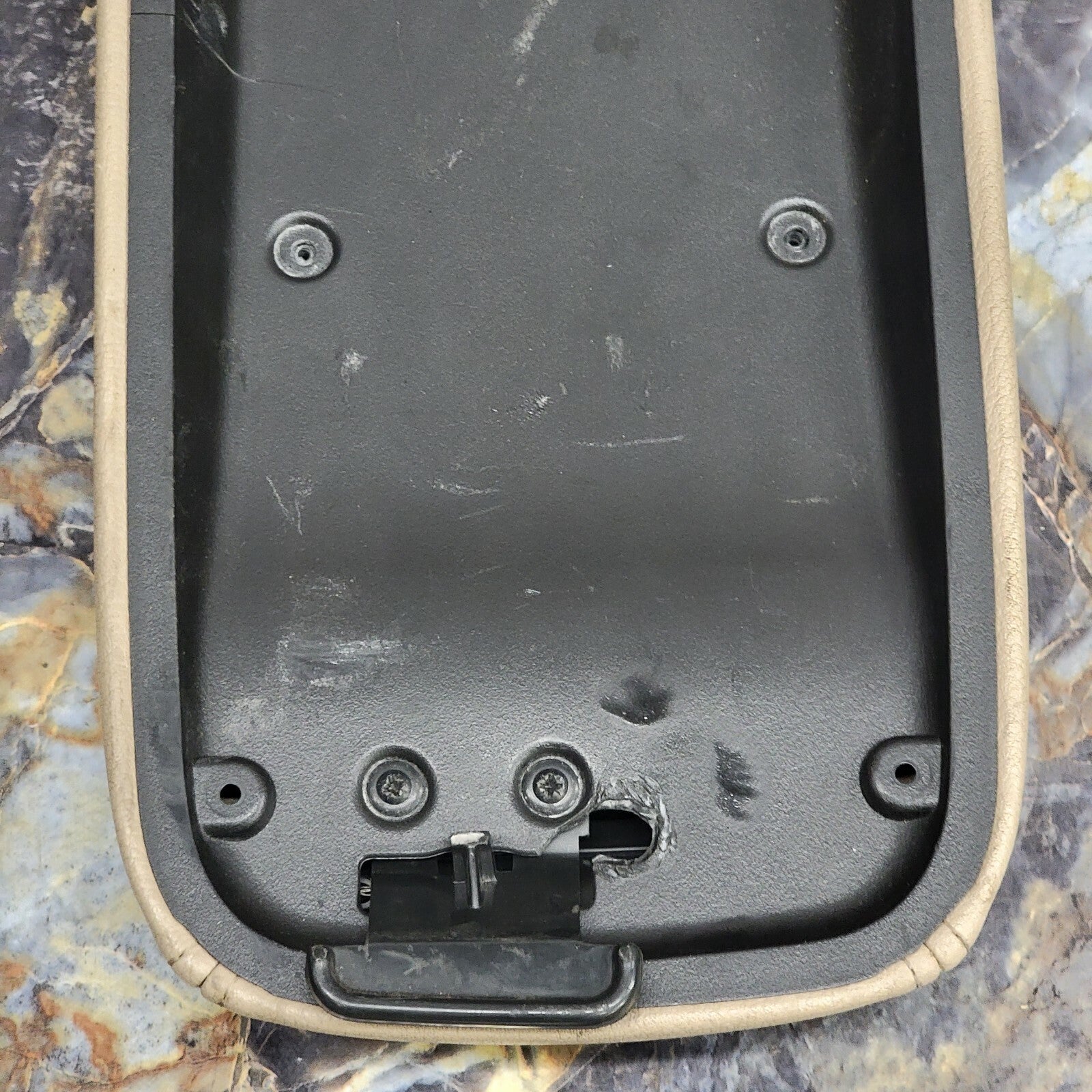 🔥02-09 Chevy Trailblazer GMC ENVOY Center Console Armrest LEATHER Lid TAN defec