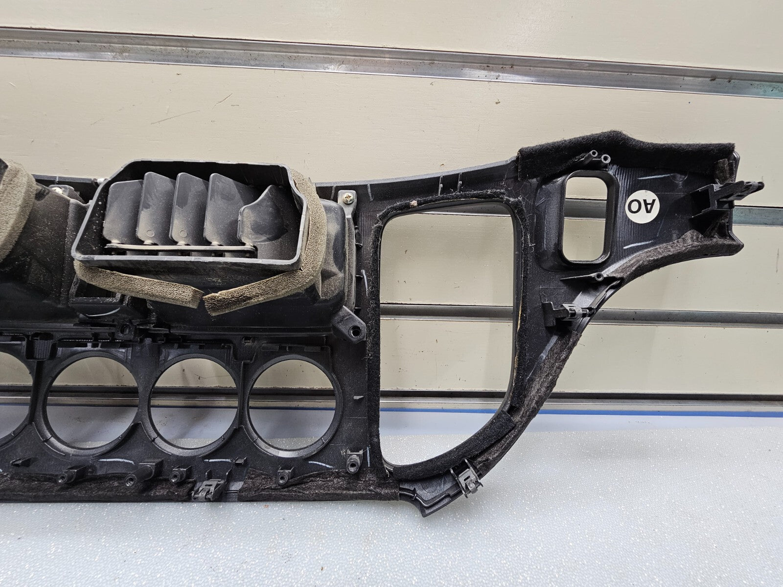 05-10 Honda Odyssey Center Dash Radio Climate Control Bezel Trim Panel Dark Gray