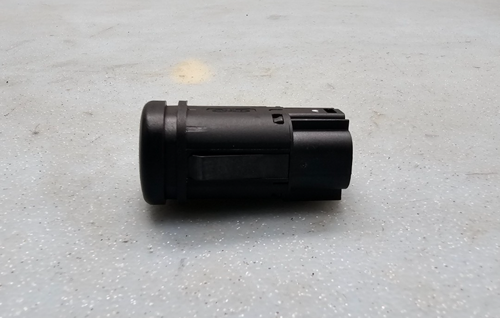 🔥2004-2008 Ford maverick HAZARD SWITCH black