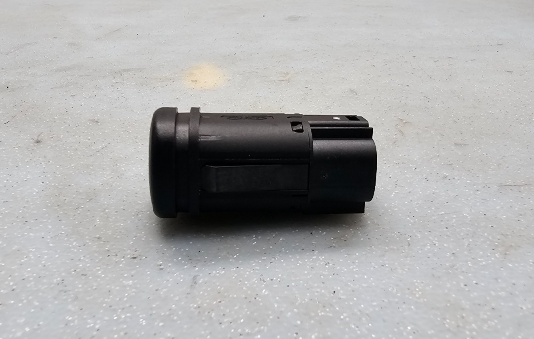 🔥2004-2008 Ford maverick HAZARD SWITCH black