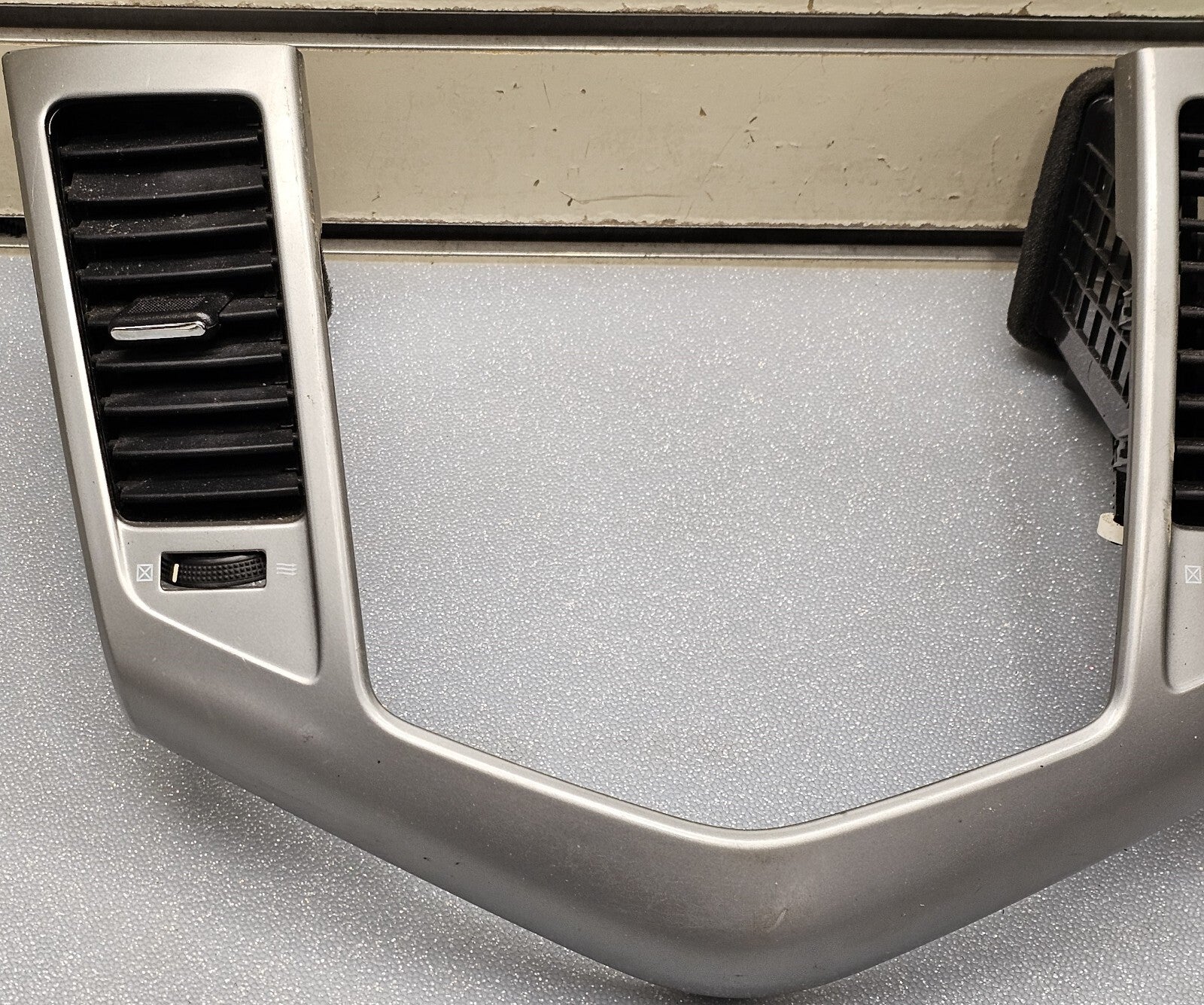 🔥11-14 Chevrolet Cruze Radio Bezel Center Vents Silver OEM