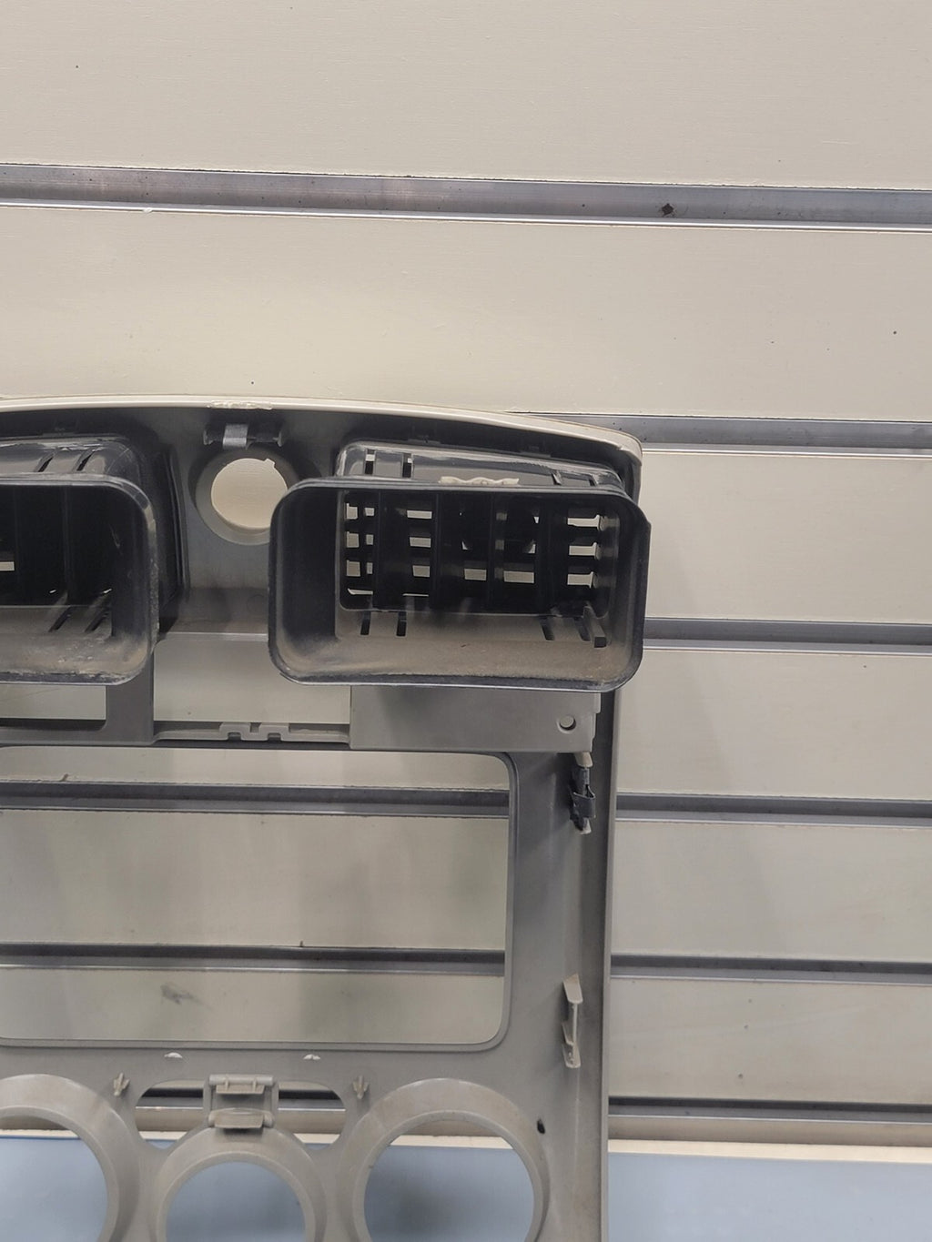 🔥2004-2012 CHEVY COLORADO GMC CANYON CENTER DASH RADIO VENT BEZEL SILVER