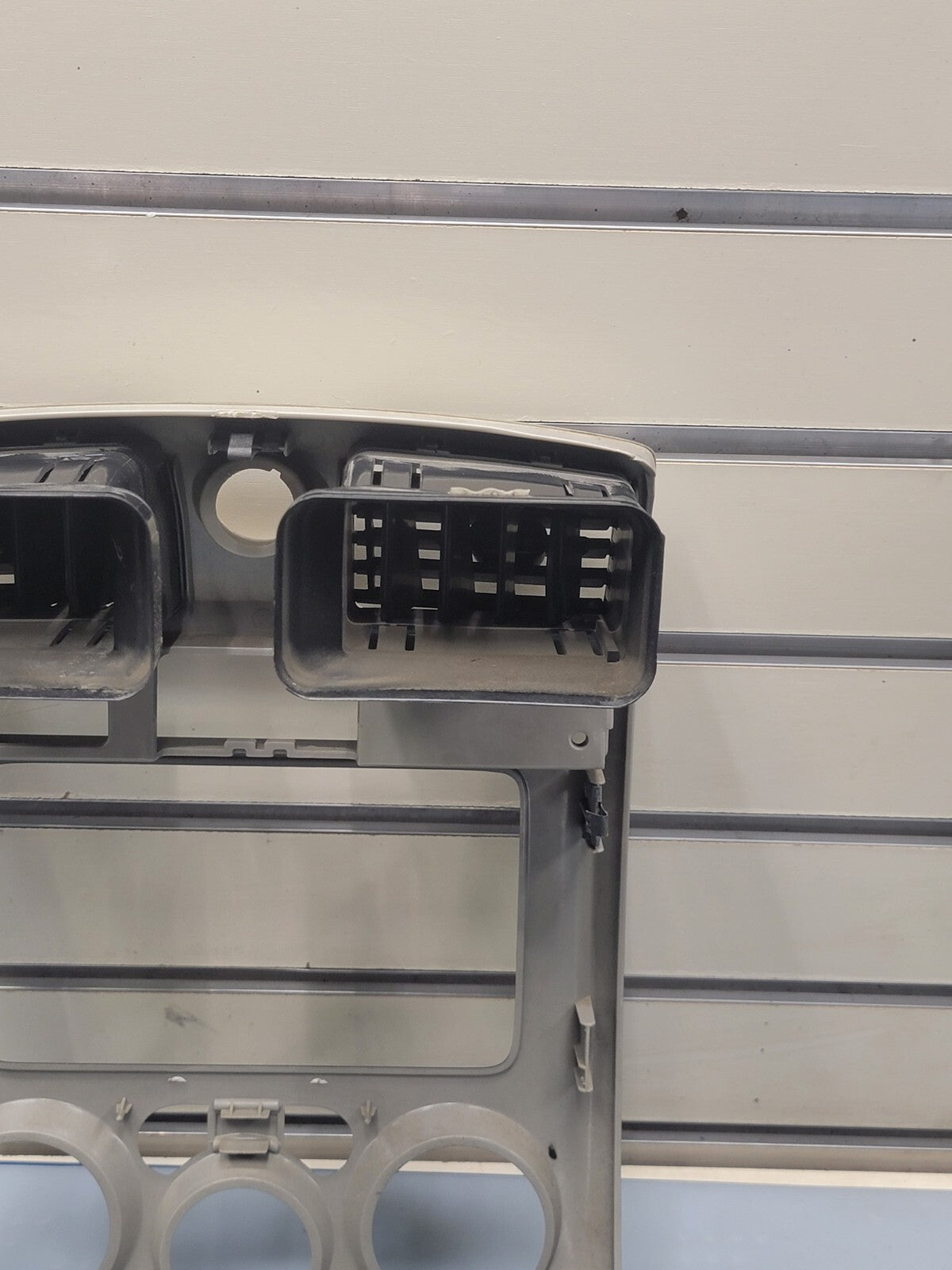 🔥2004-2012 CHEVY COLORADO GMC CANYON CENTER DASH RADIO VENT BEZEL SILVER