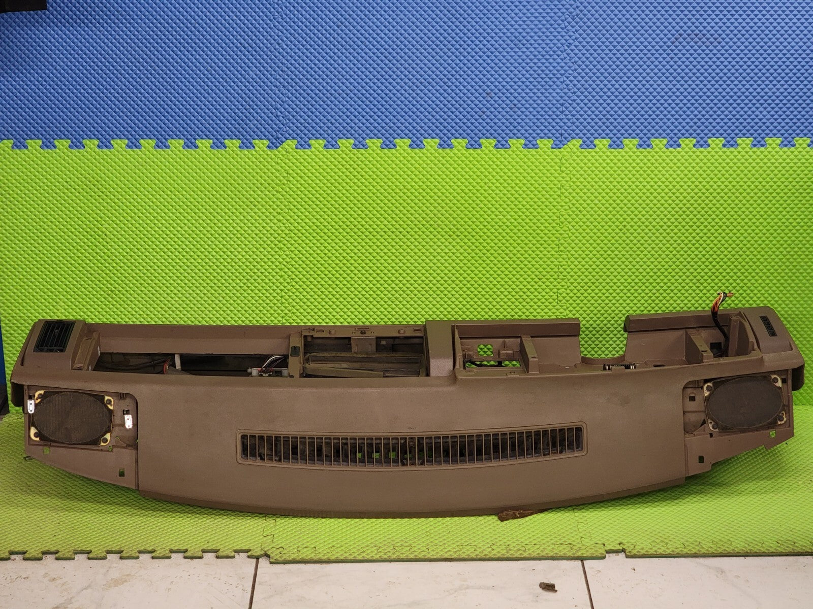 🔥1988-1994 CHEVY GMC C/K SUBURBAN BLAZER Dashboard DASH CORE Mount TAN DB1
