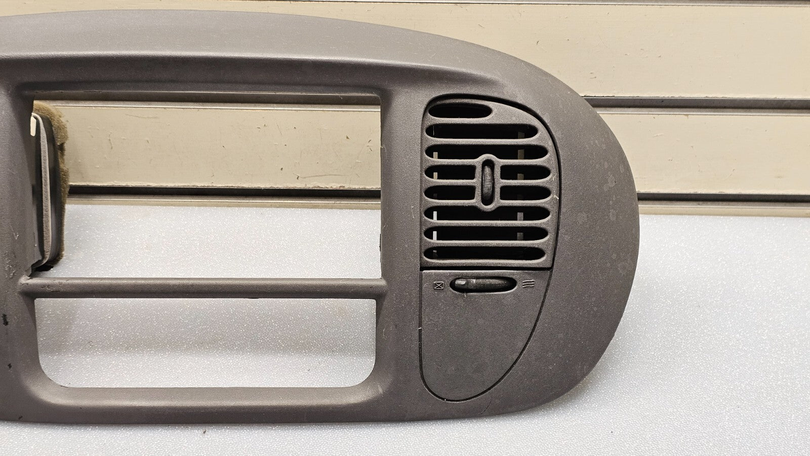 🔥97-03 Ford F150 Center Dash AM FM Radio Climate Trim Stereo BEZEL Panel Gray