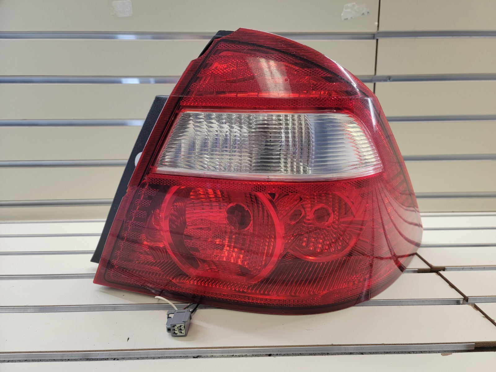🔥2005-2007 Ford Five Hundred Passenger Side right Tail Light tailight
