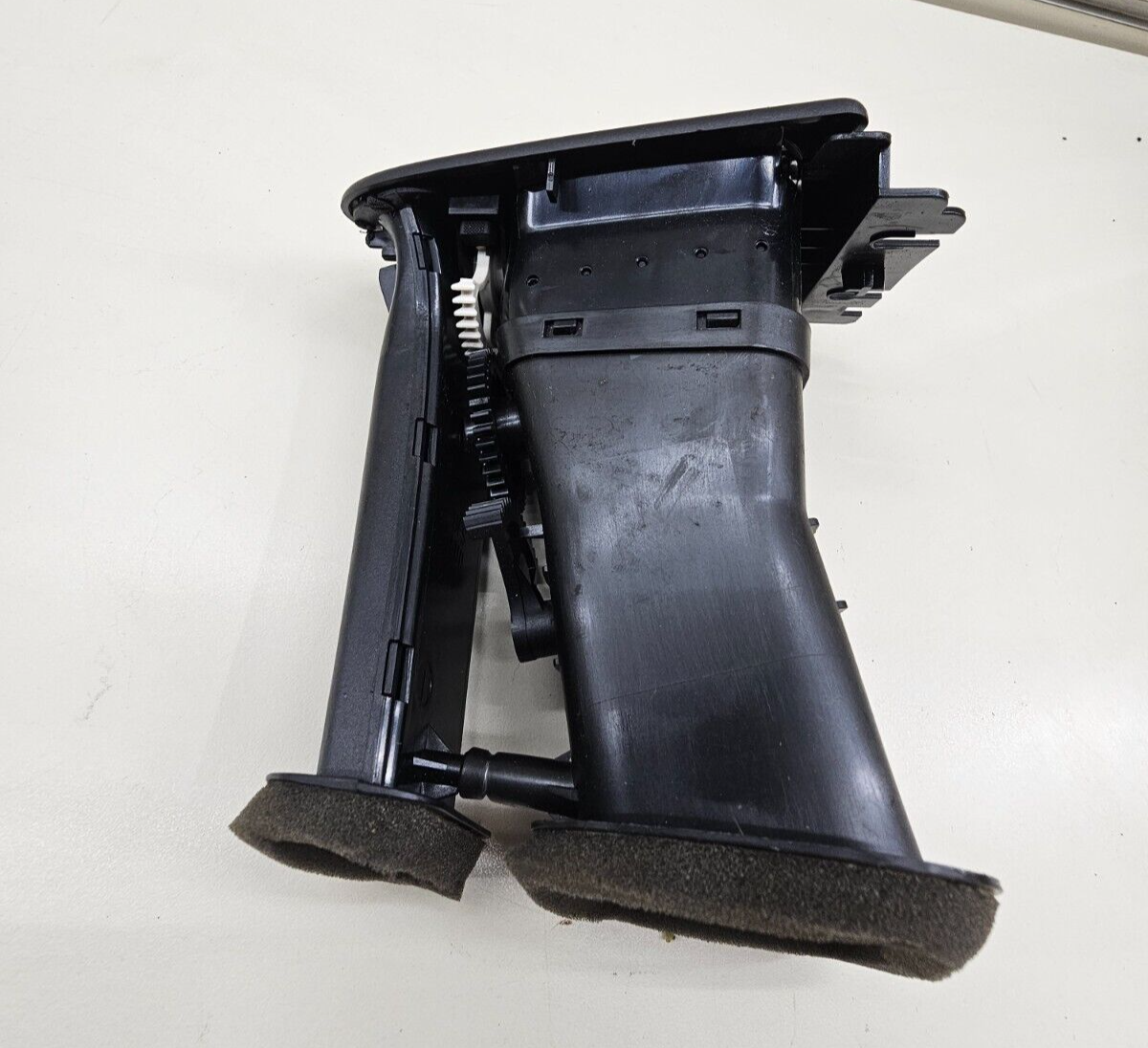 02-08 Jaguar X-Type Right Passenger Outer Dash Front Center Air Vent Heater OEM