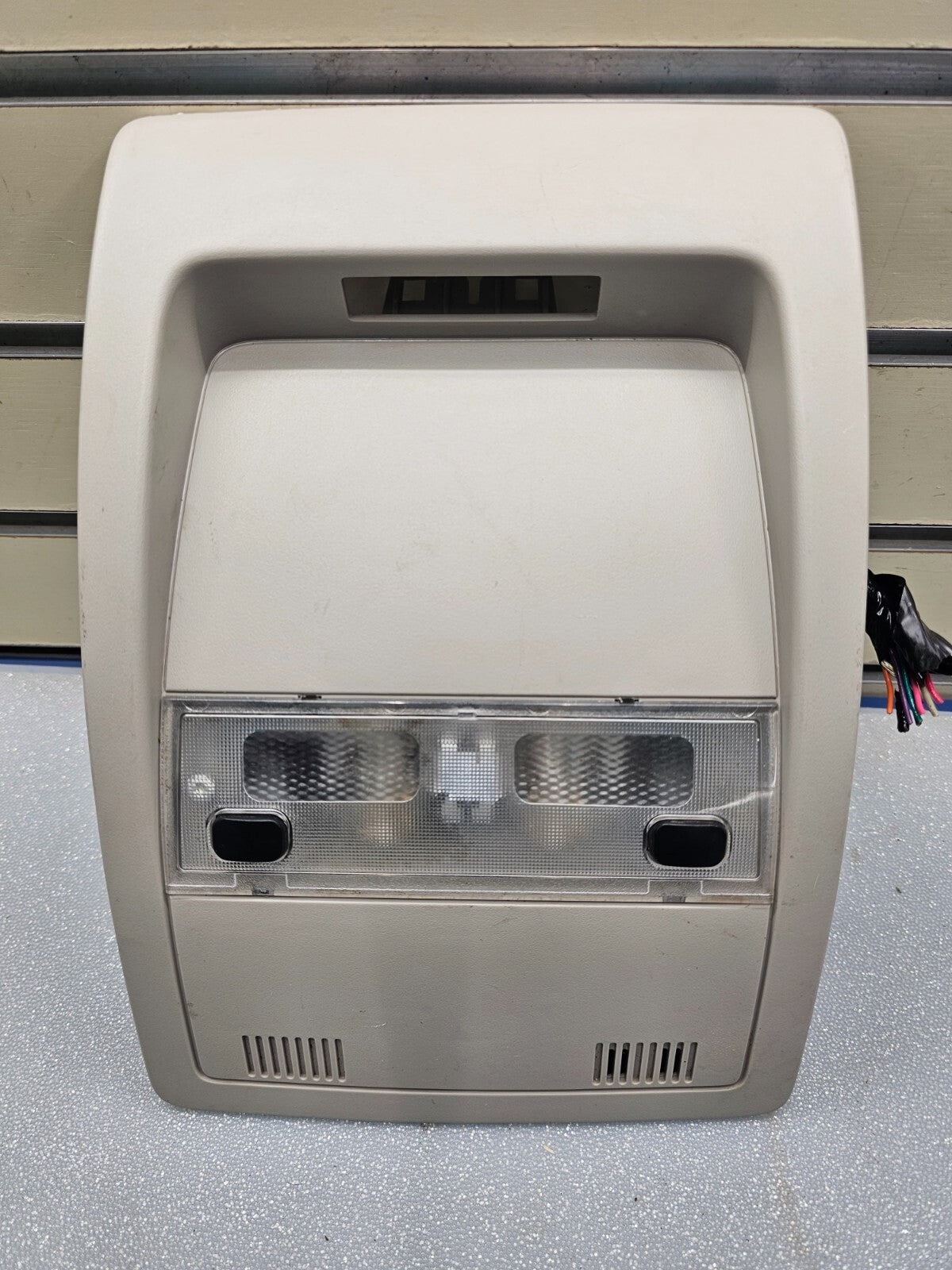 🔥2007-2013 Silverado Sierra Overhead Console Map Dome Light Roof LIGHT GRAY