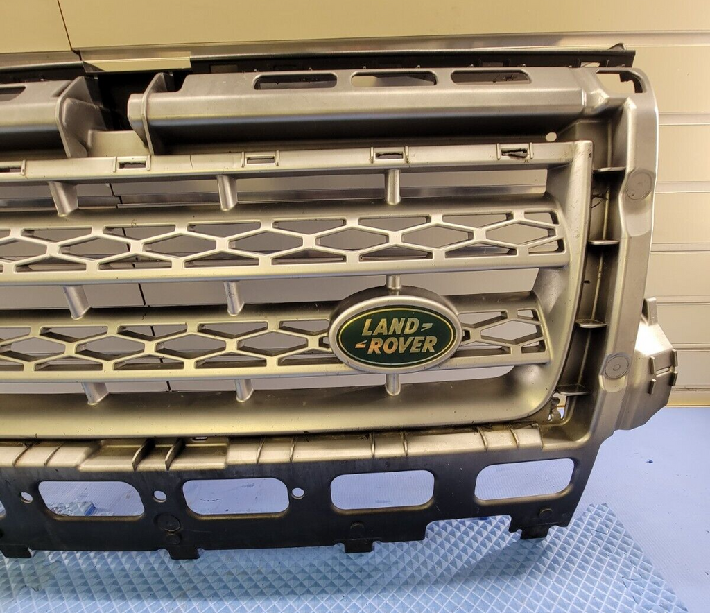 🔥08-10 Land Rover LR2 Front Bumper Grille Assembly Cover Chrome Genuine White