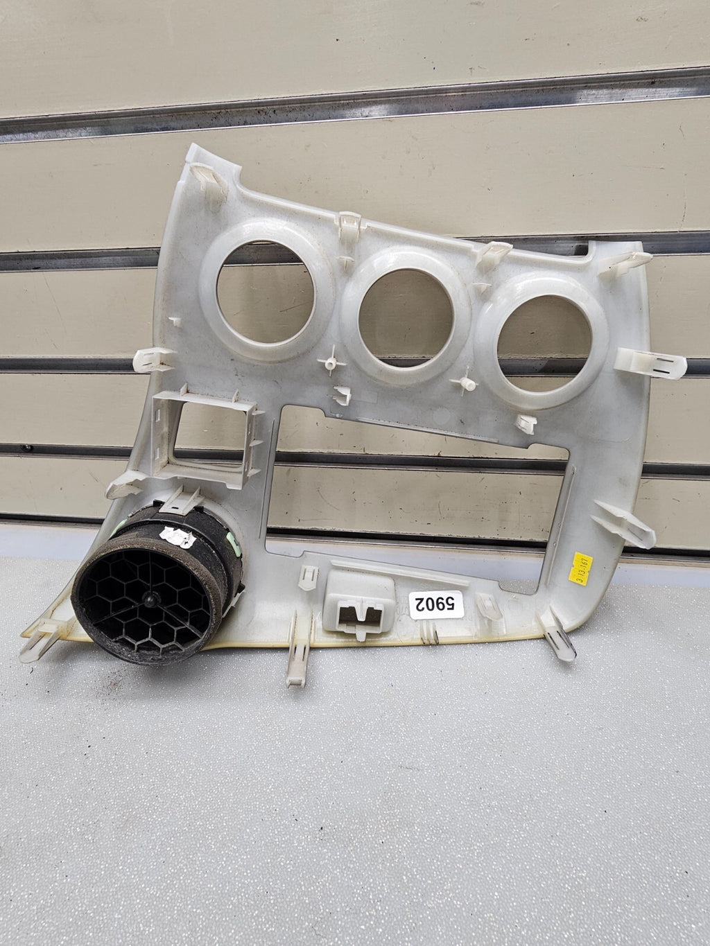 09-12 Toyota Matrix Pontiac Vibe Dash Center Stereo Radio Bezel Trim SILVER B61