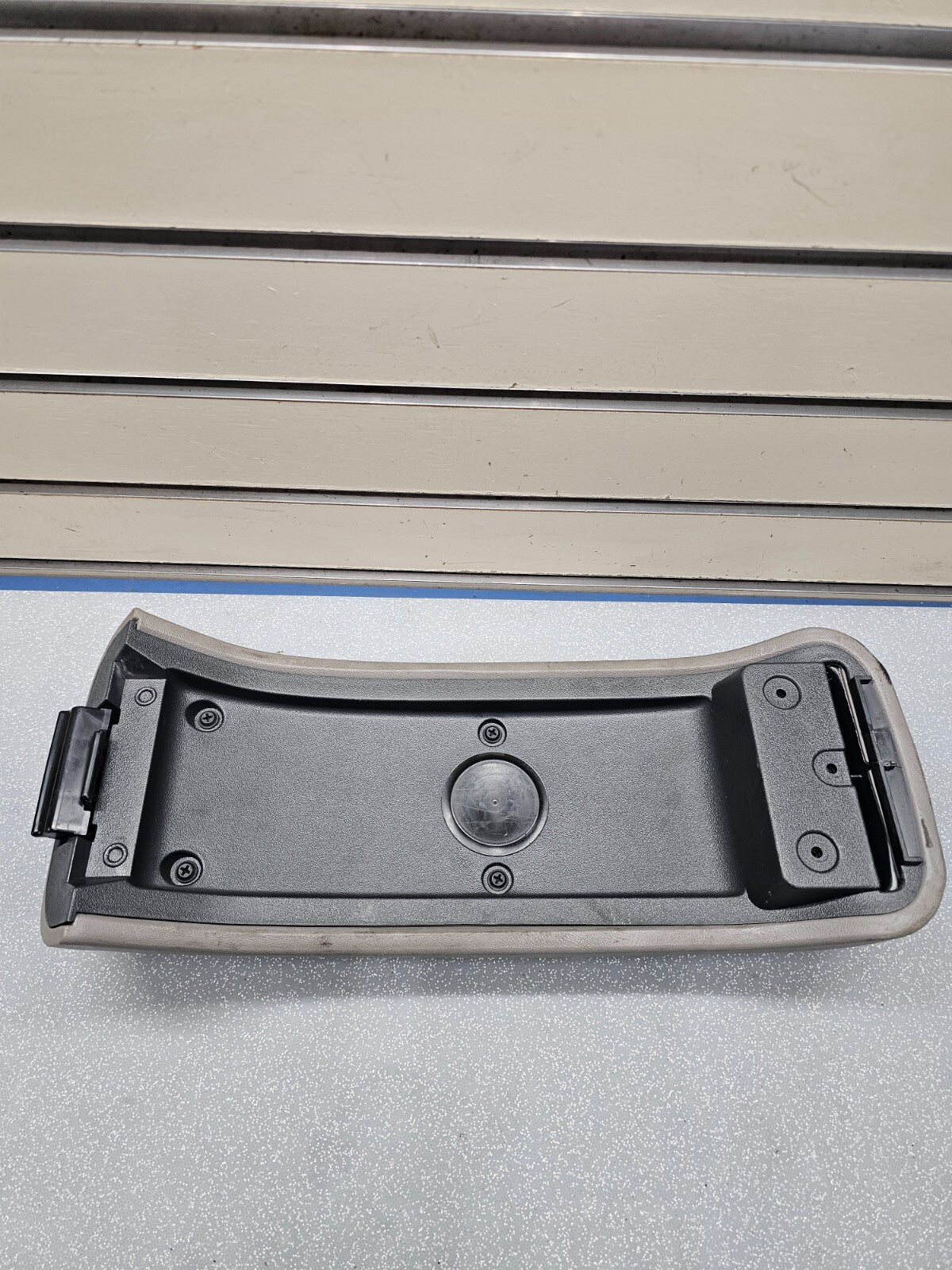 98-04 Chevy BLAZER S10 GMC JIMMY SONOMA Center Console Armrest Cover Lid GRAY L7