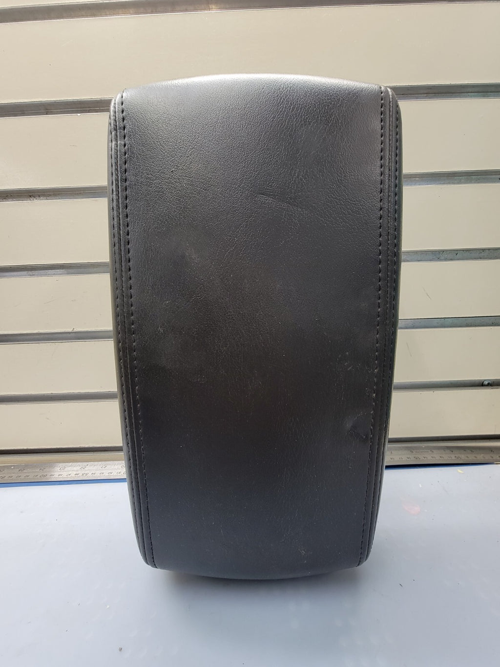 🔥06-13 CHEVROLET IMPALA CENTER CONSOLE ARM REST LID TOP PAD COVER BLACK LEATHER