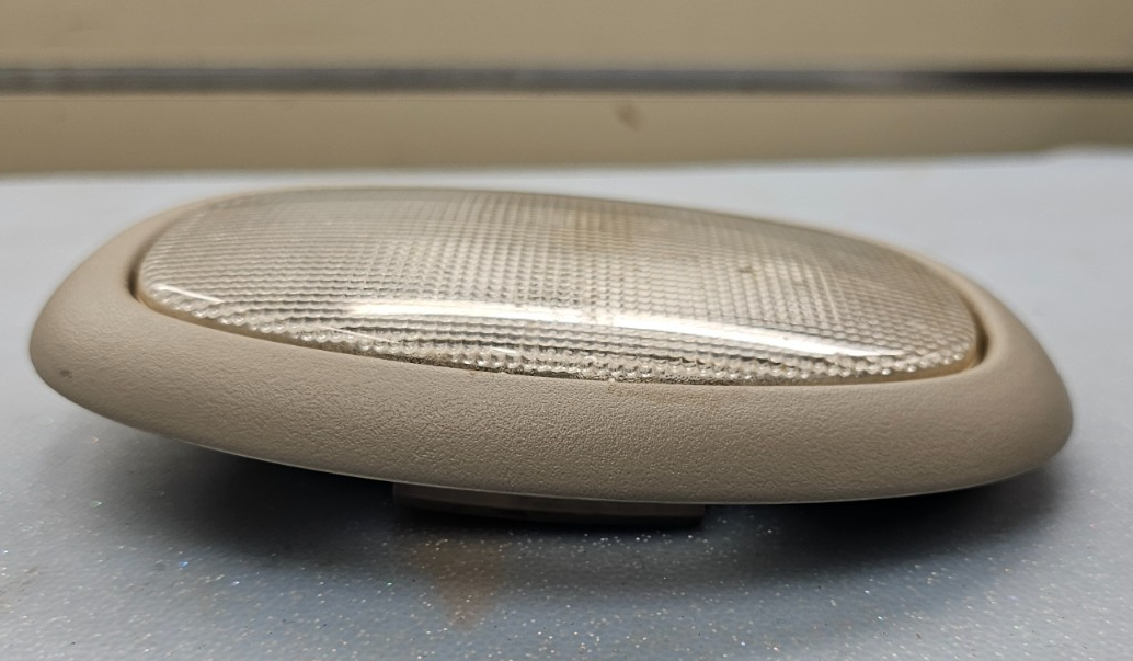 🔥2001-2004 CHRYSLER VOYAGER OVERHEAD ROOF DOME LAMP LIGHT ASSEMBLY OEM TAN