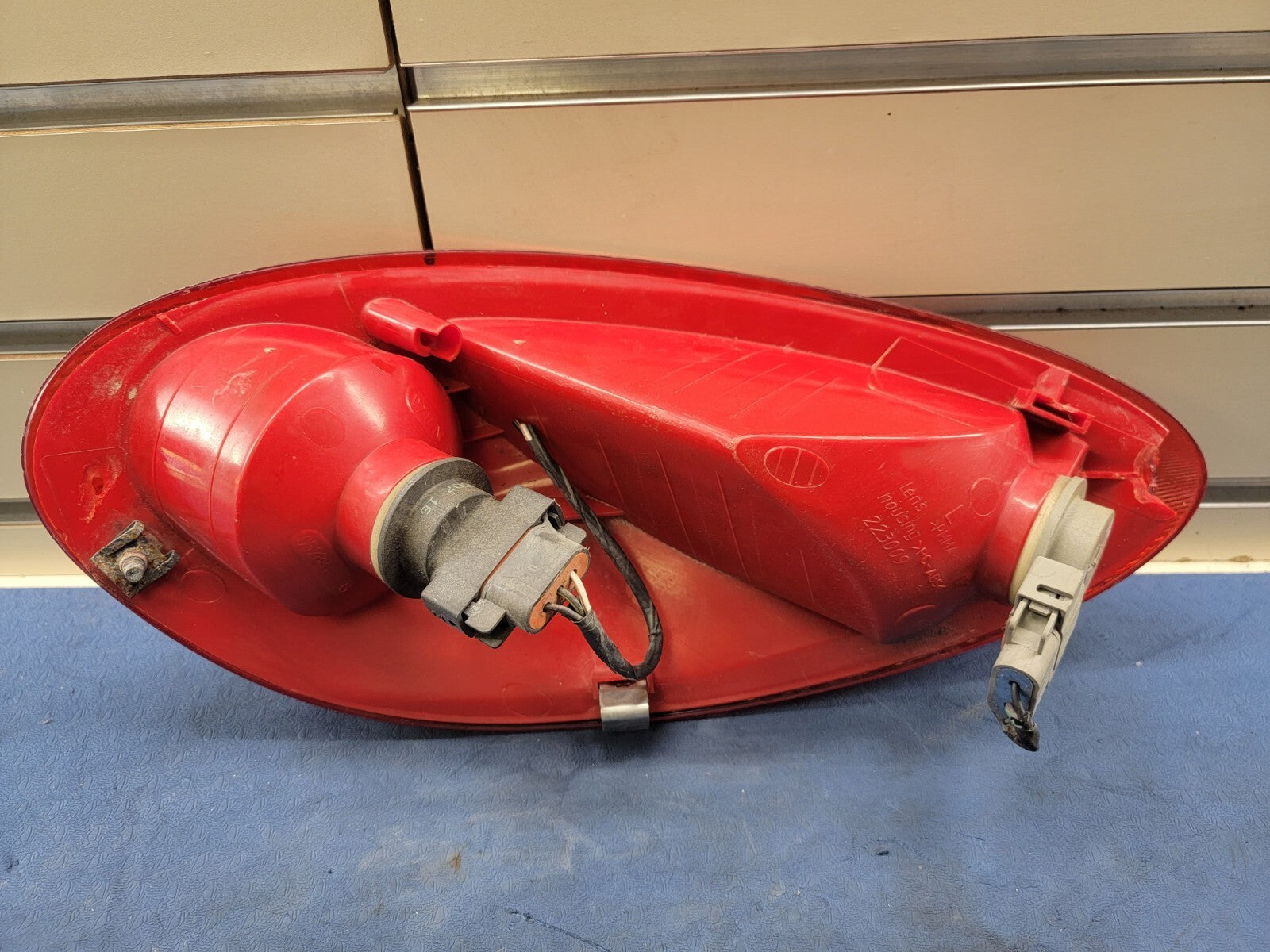 🔥2001-2005 Chrysler PT Cruiser Tail light Left driver side brake light assembly
