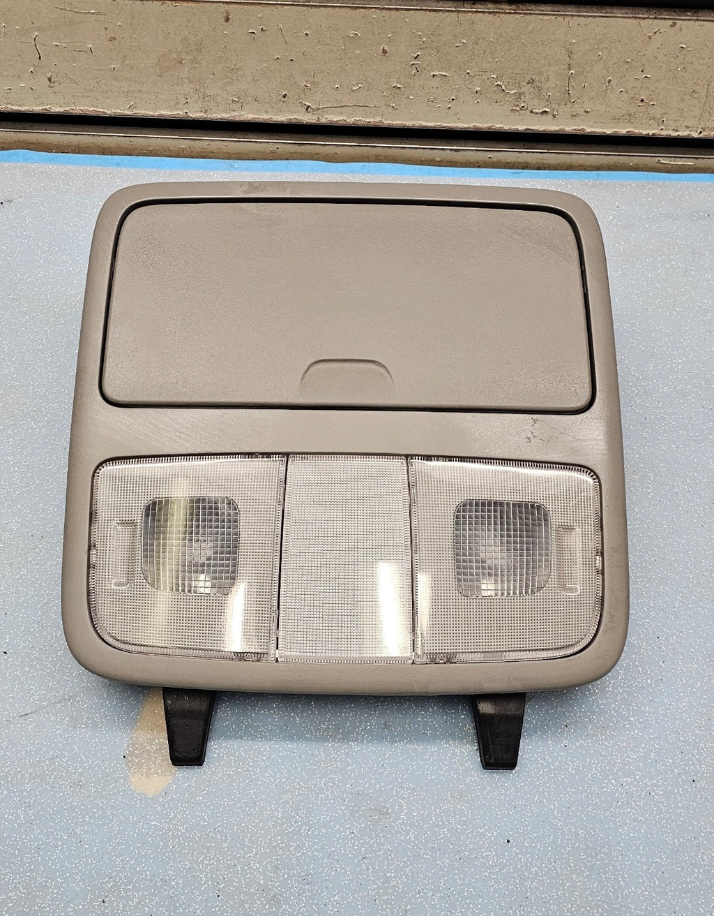 07-10 Hyundai Elantra Overhead Console Storage Display Dome Map Light Gray Front