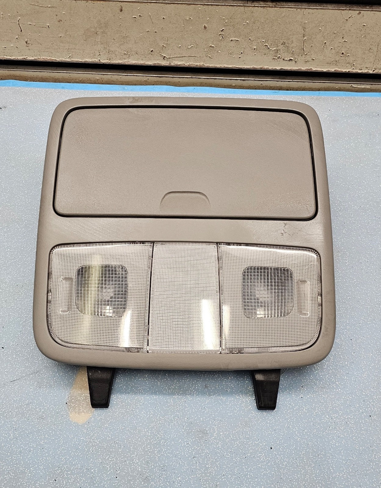 07-10 Hyundai Elantra Overhead Console Storage Display Dome Map Light Gray Front