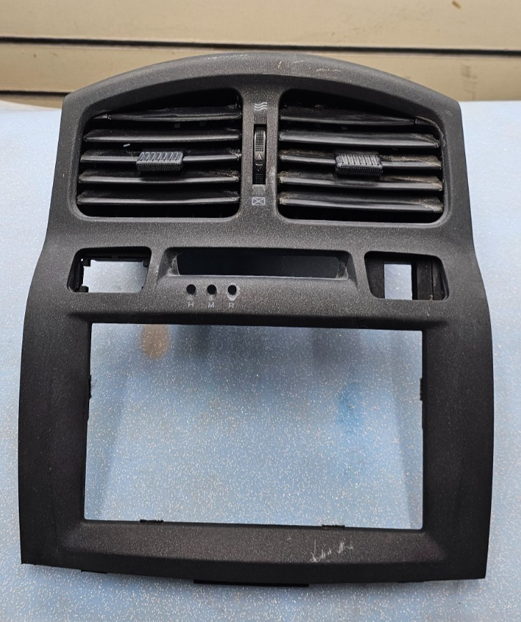 🔥01-06 HYUNDAI SANTA FE CENTER DASH RADIO HEAT AC VENT TRIM BEZEL BLACK OEM