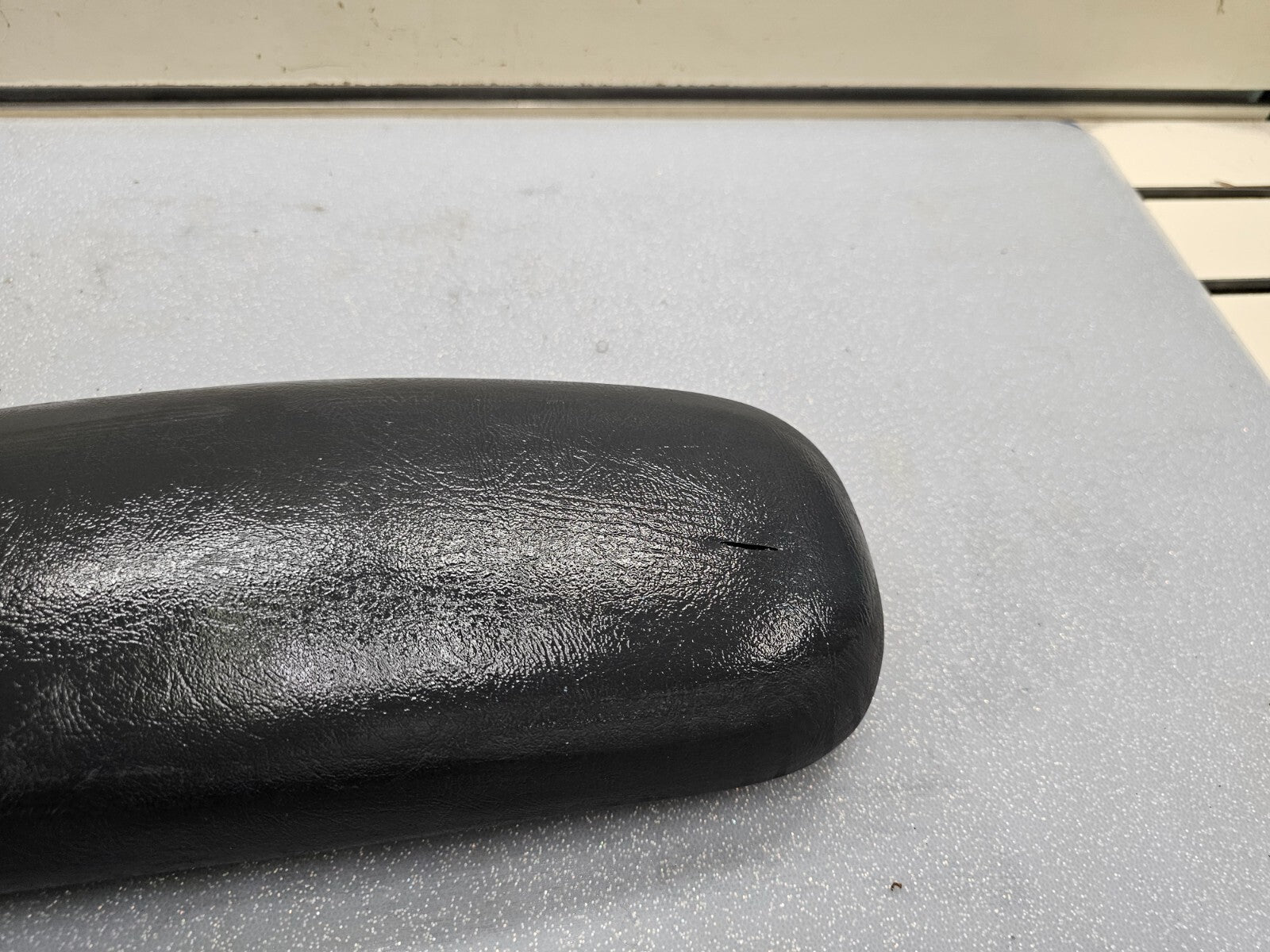 98-04 BLAZER S10 JIMMY SONOMA Front Center Console Lid Armrest Cover Graphite L7