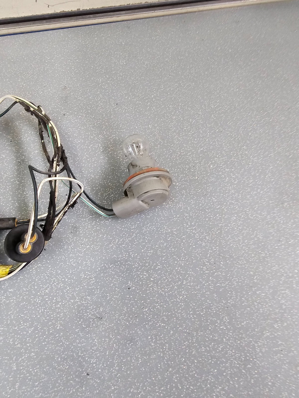 🔥2004 -2008 Chrysler Pacifica left or right tail light wiring harness OEM
