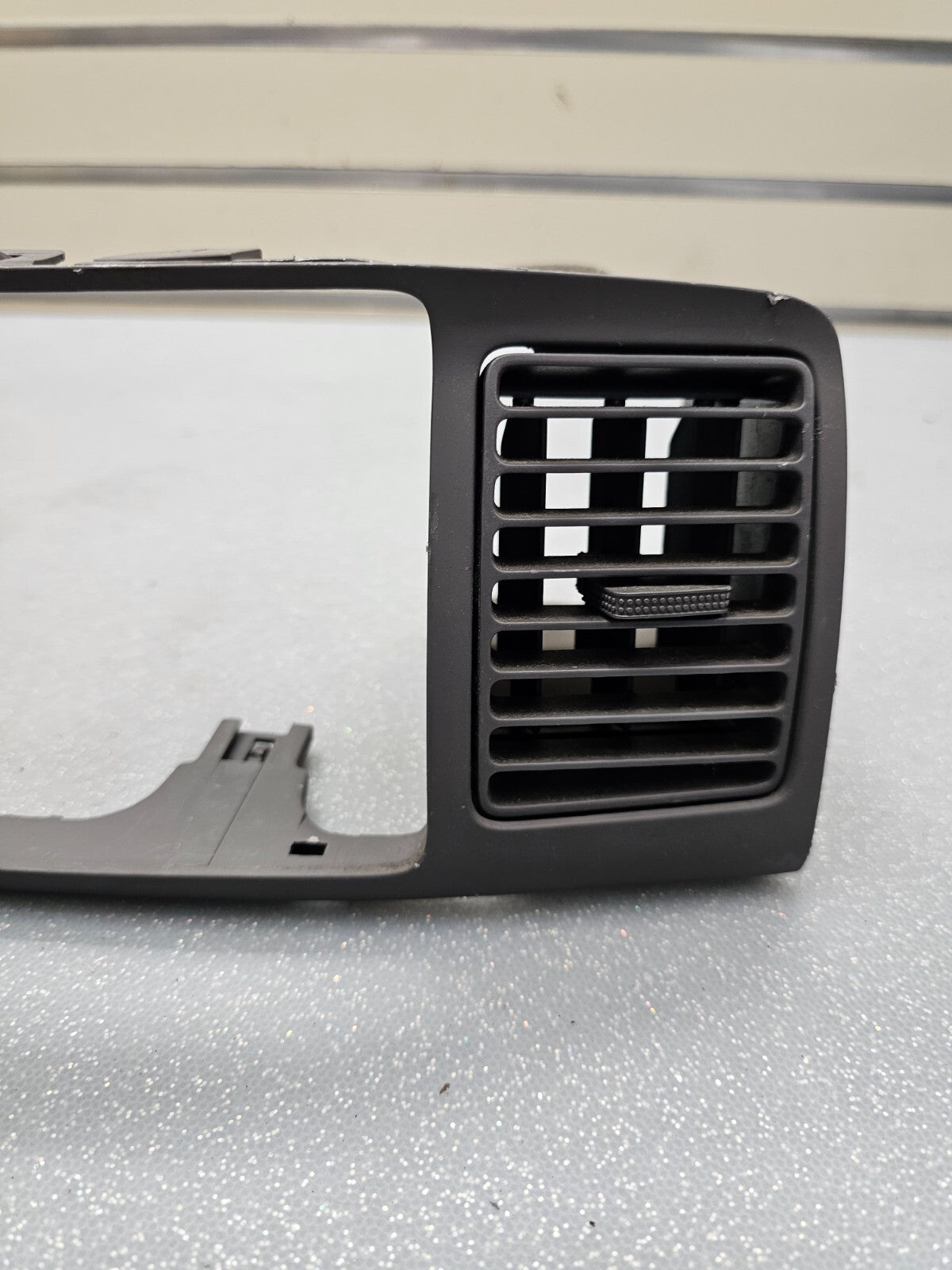 🔥03-08 TOYOTA COROLLA CENTER DASH RADIO SURROUND BEZEL TRIM PANEL OEM BLACK B28